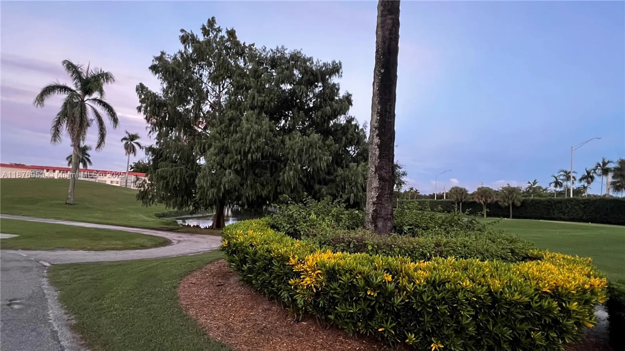 Property Slideshow image 16 of 42 | 671 s hollybrook dr 302, Pembroke Pines, FL, 33025