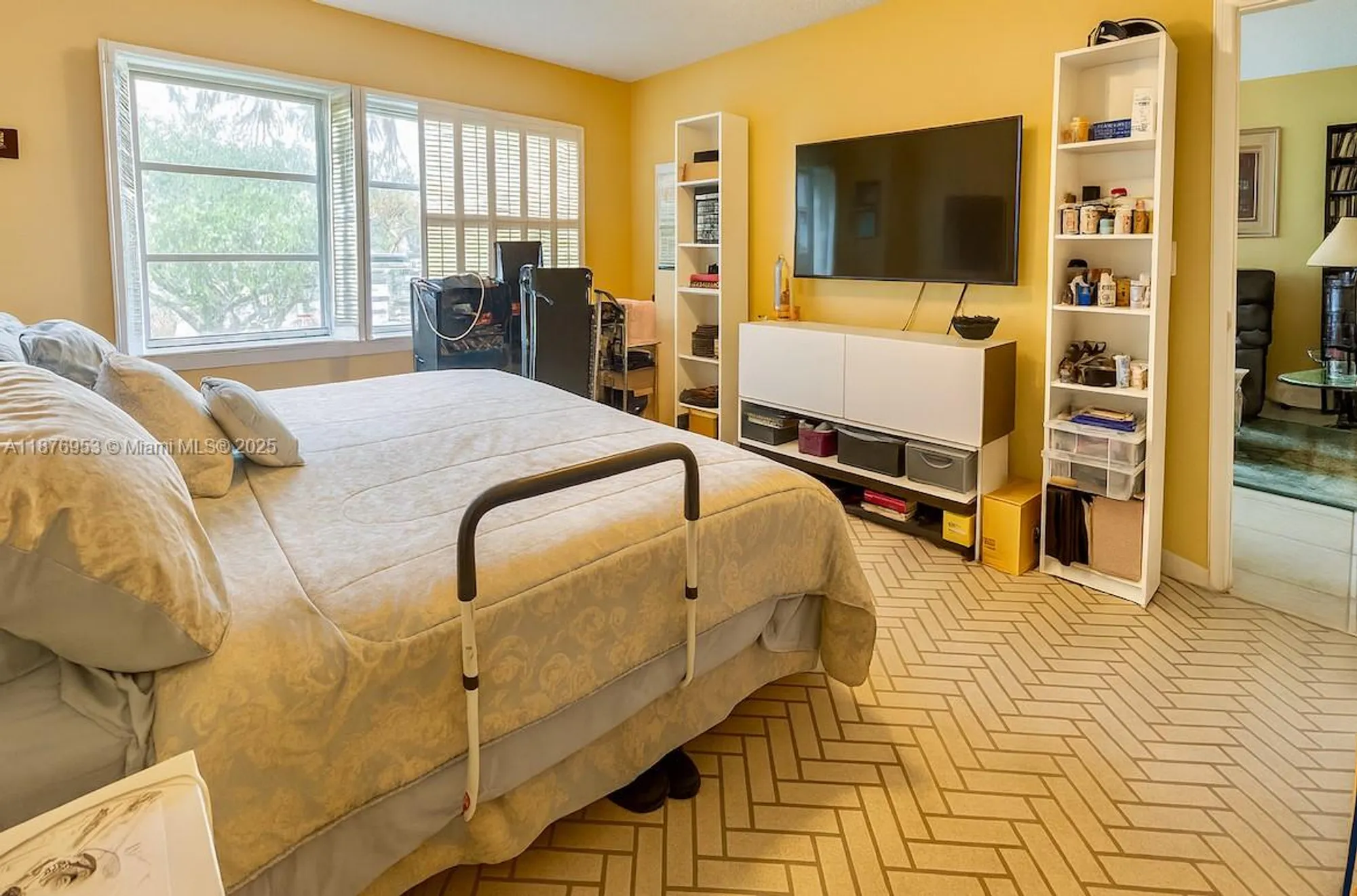 Property Slideshow image 13 of 42 | 671 s hollybrook dr 302, Pembroke Pines, FL, 33025