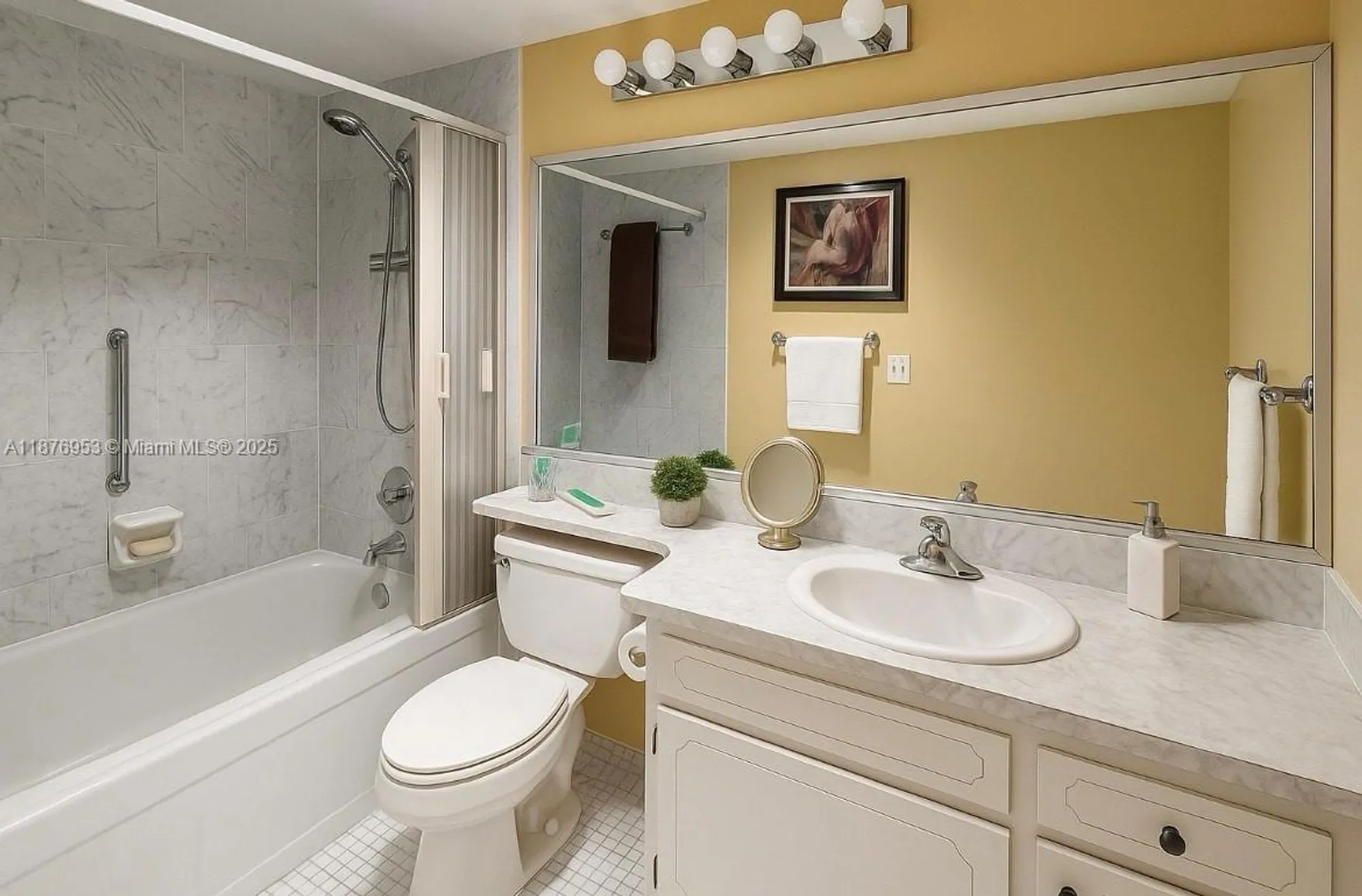 Property Slideshow image 5 of 42 | 671 s hollybrook dr 302, Pembroke Pines, FL, 33025