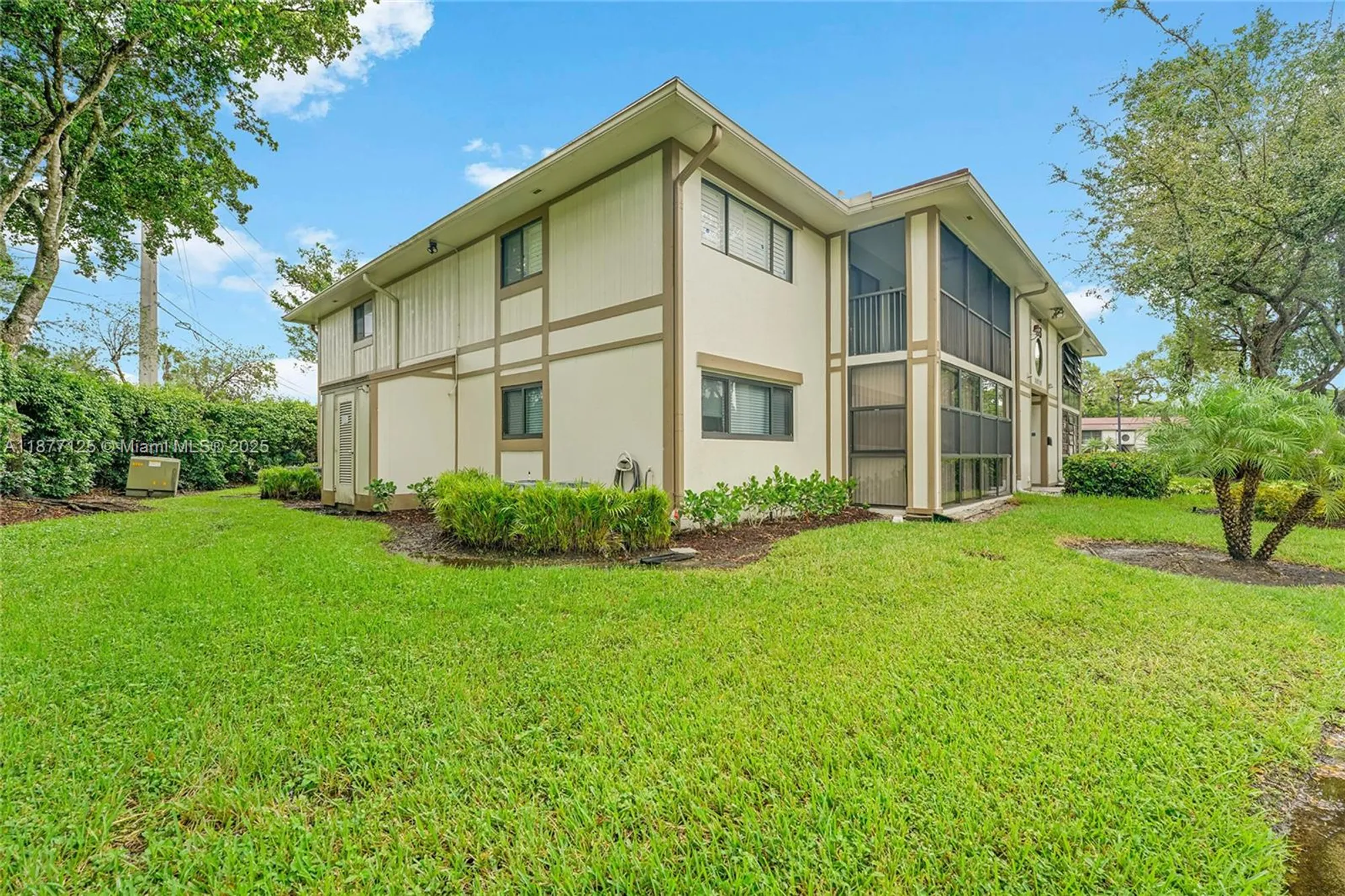 Property Slideshow image 4 of 23 | 10401 e clairmont cir # 109, Tamarac, FL, 33321