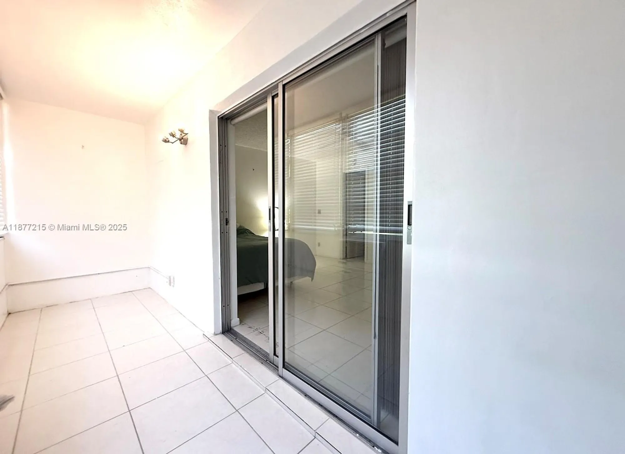 Property Slideshow image 10 of 15 | 110 harwood j, Deerfield Beach, FL, 33442