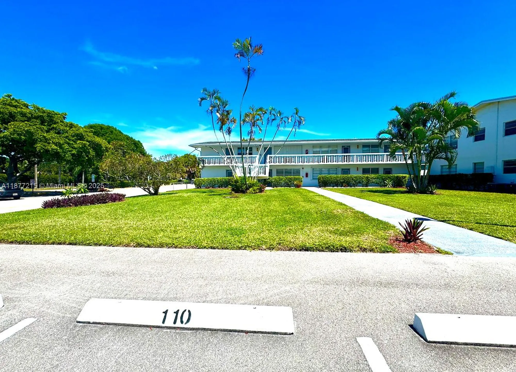 Property Slideshow image 12 of 15 | 110 harwood j, Deerfield Beach, FL, 33442