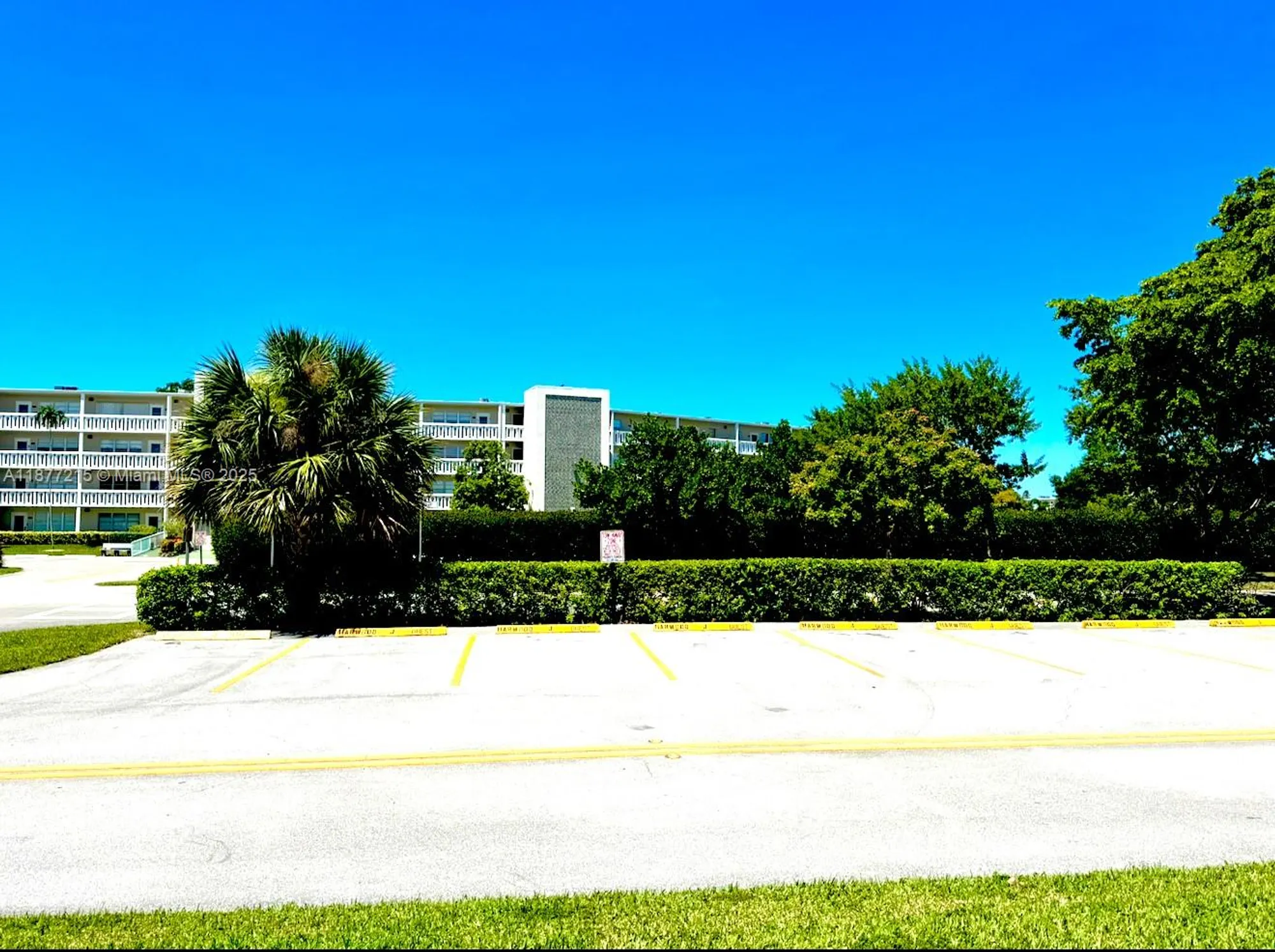 Property Slideshow image 13 of 15 | 110 harwood j, Deerfield Beach, FL, 33442