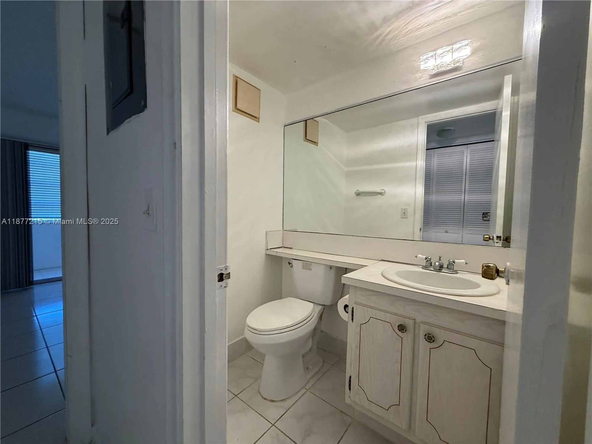 Property Slideshow image 7 of 15 | 110 harwood j, Deerfield Beach, FL, 33442