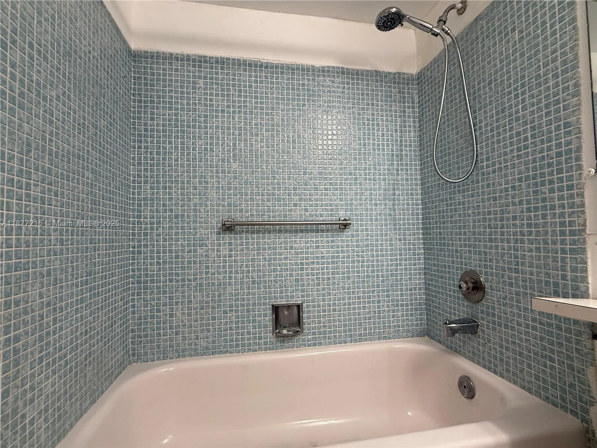 Property Slideshow image 8 of 15 | 110 harwood j, Deerfield Beach, FL, 33442