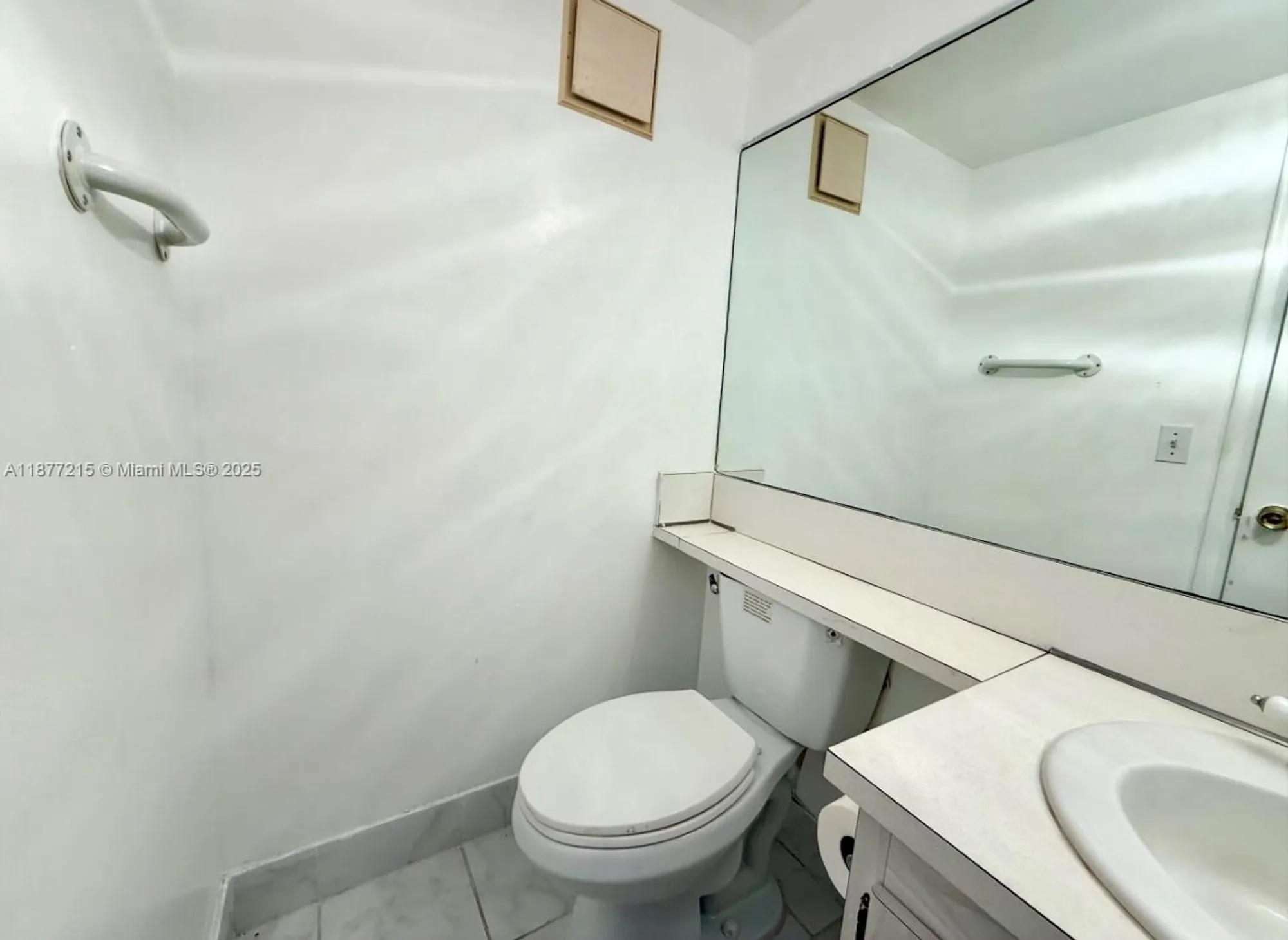 Property Slideshow image 9 of 15 | 110 harwood j, Deerfield Beach, FL, 33442