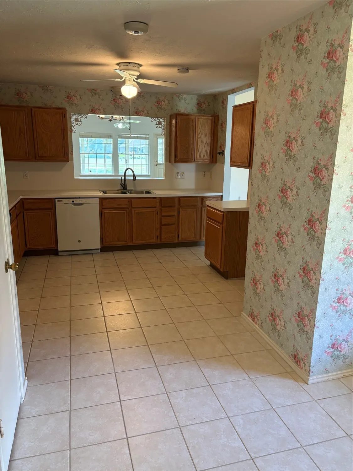 Property Slideshow image 16 of 28 | 3526 teakwood dr, Pearland, TX, 77584