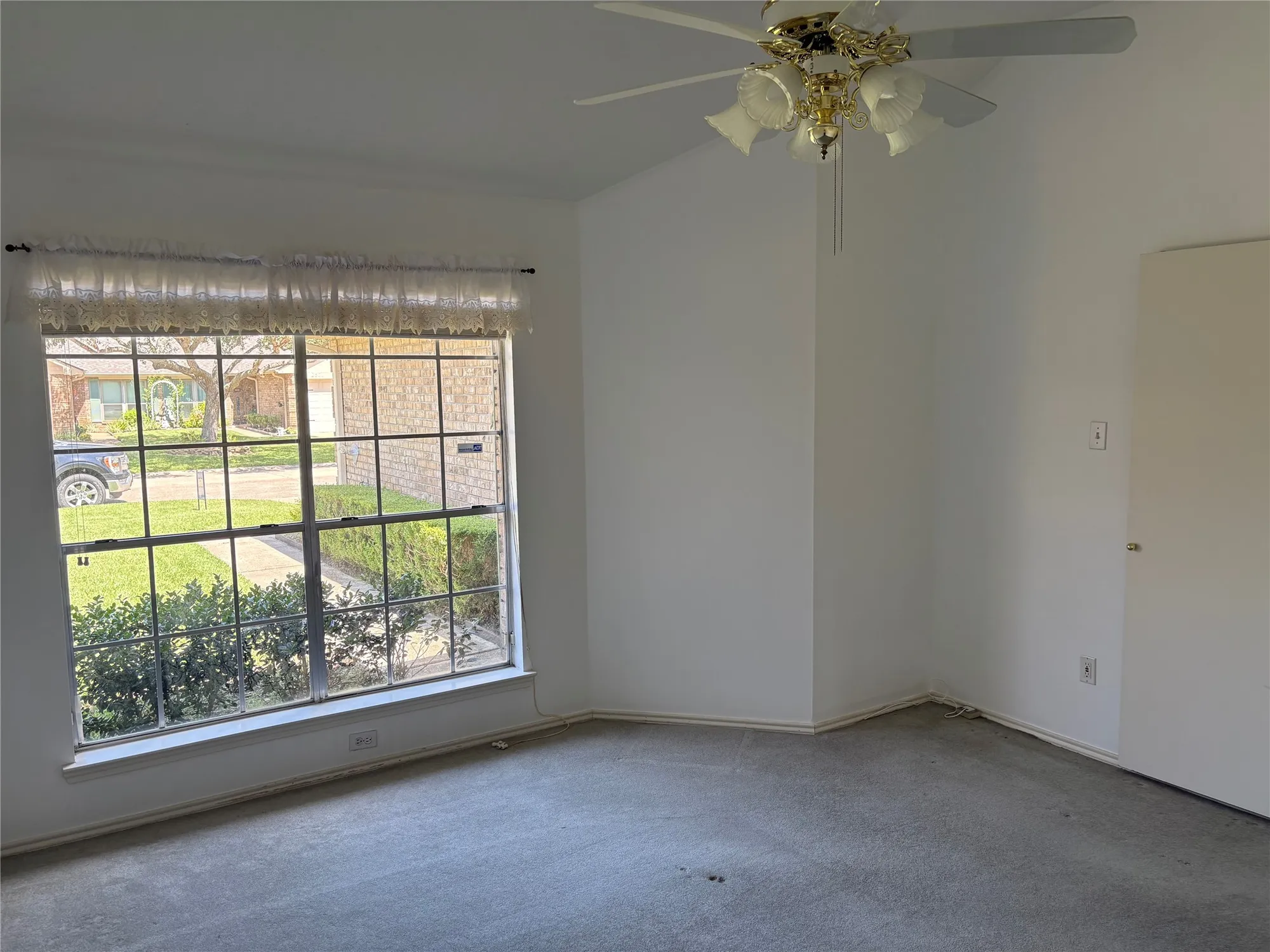 Property Slideshow image 12 of 28 | 3526 teakwood dr, Pearland, TX, 77584