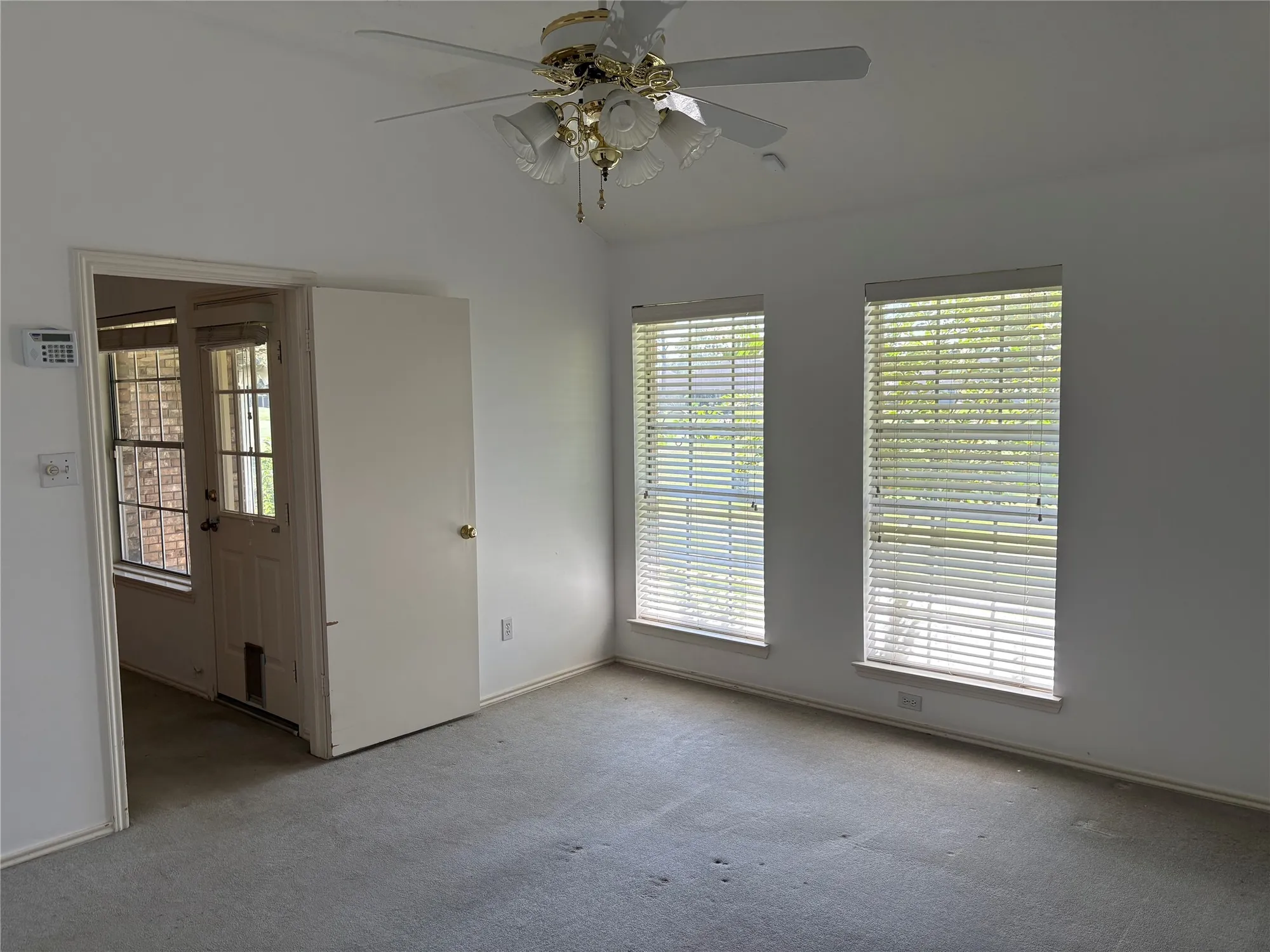 Property Slideshow image 8 of 28 | 3526 teakwood dr, Pearland, TX, 77584