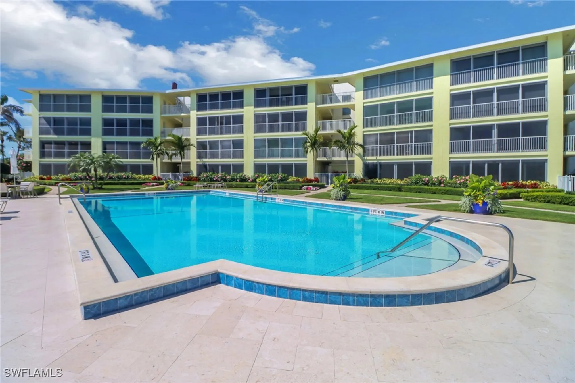 Property Slideshow image 17 of 23 | 2850 gulf shore blvd 203, Naples, FL, 34103