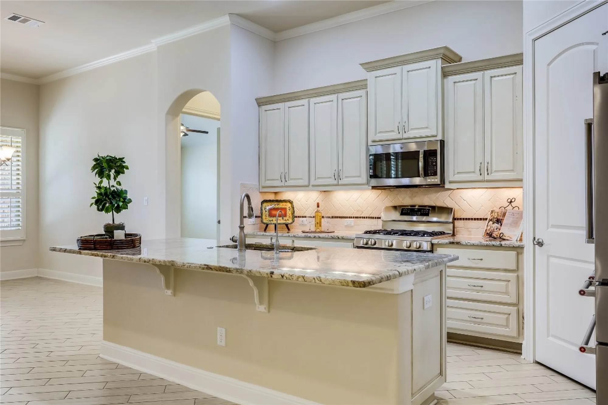 Property Slideshow image 10 of 40 | 3233 veneto way, Round Rock, TX, 78665