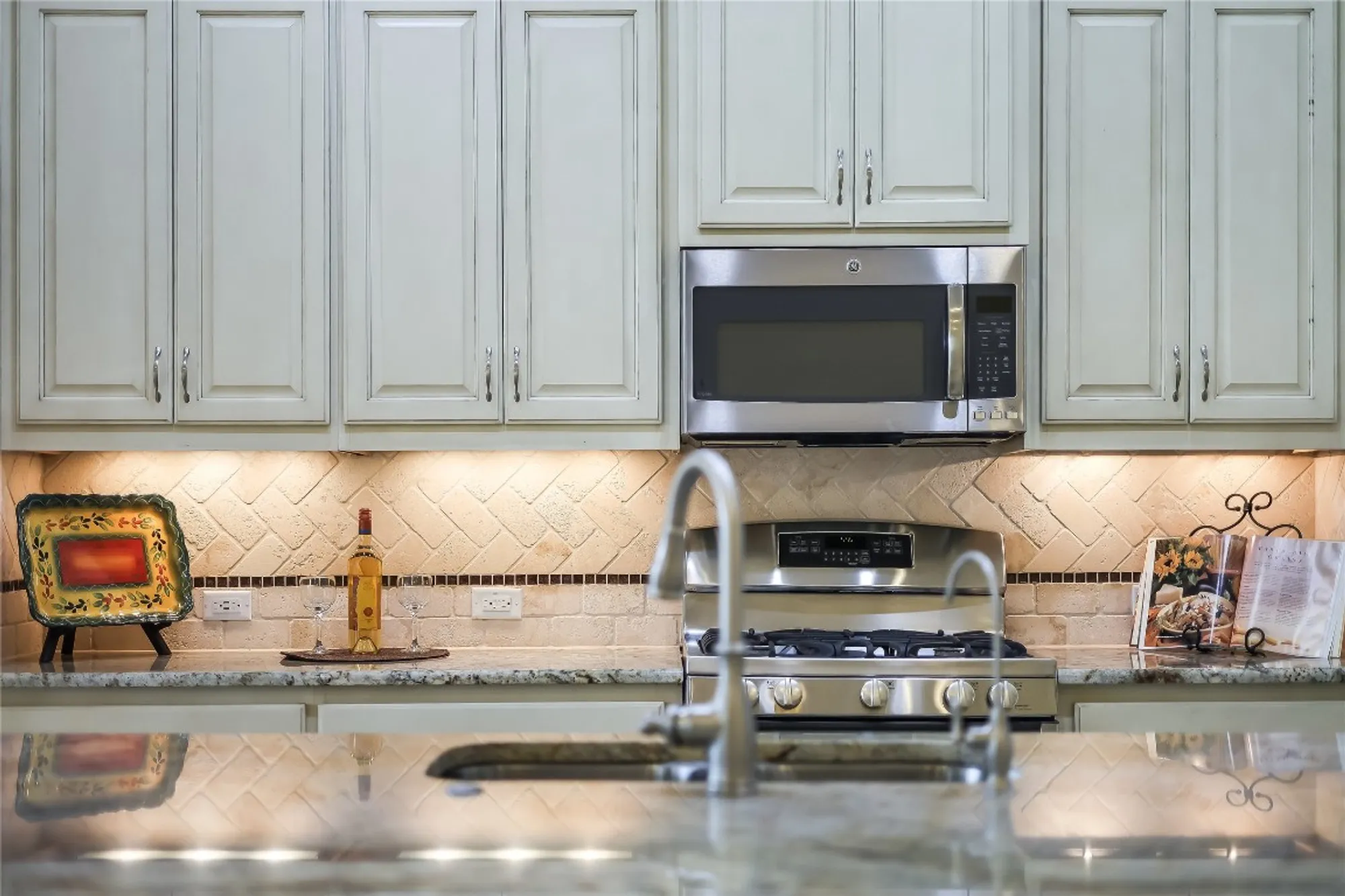 Property Slideshow image 13 of 40 | 3233 veneto way, Round Rock, TX, 78665