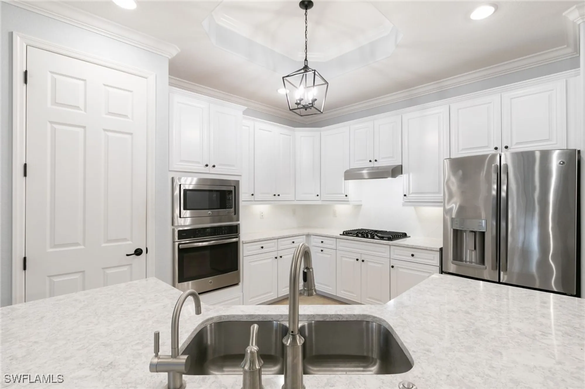 Property Slideshow image 11 of 48 | 2862 aviamar cir, Naples, FL, 34114