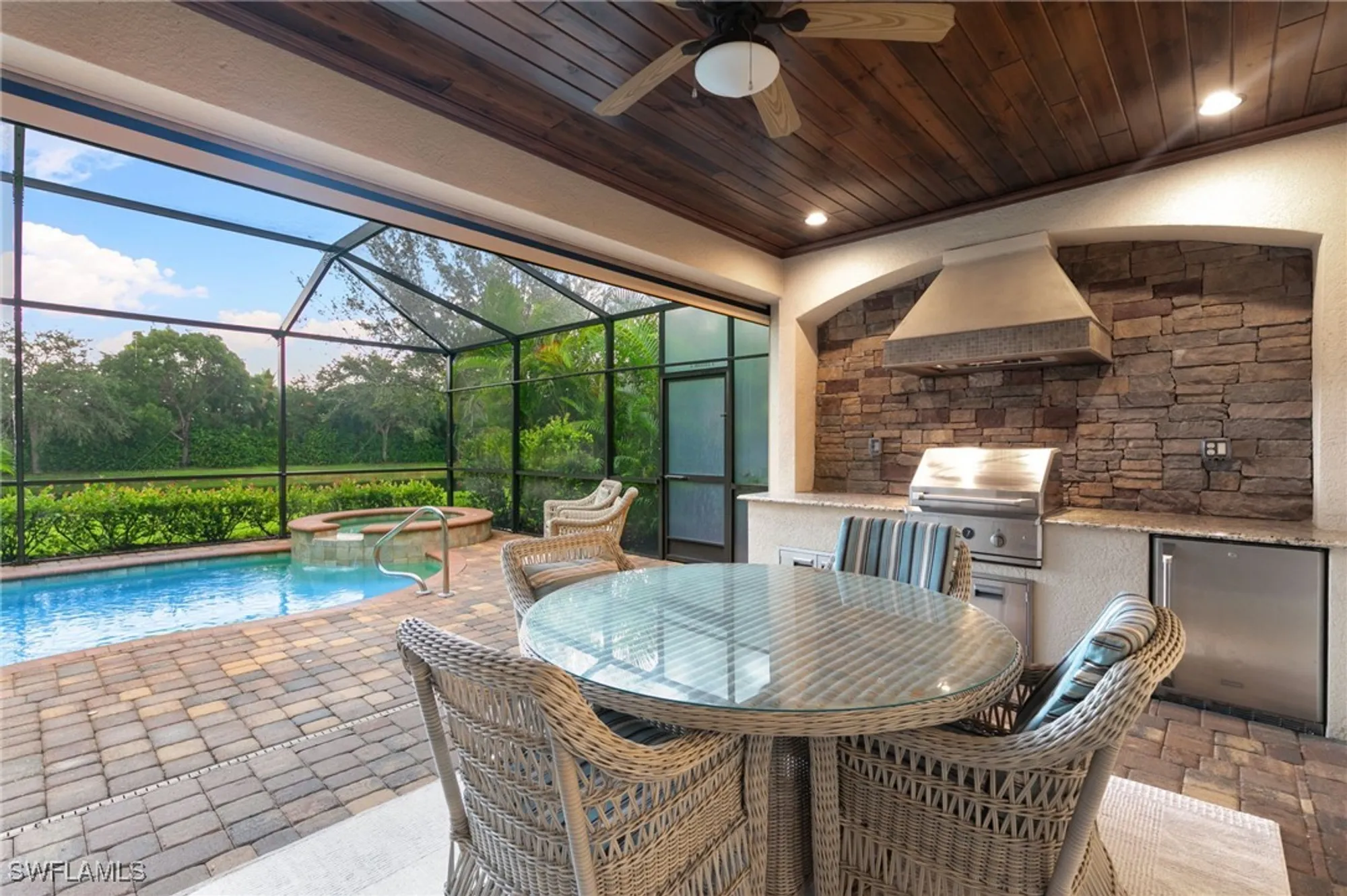 Property Slideshow image 31 of 48 | 2862 aviamar cir, Naples, FL, 34114