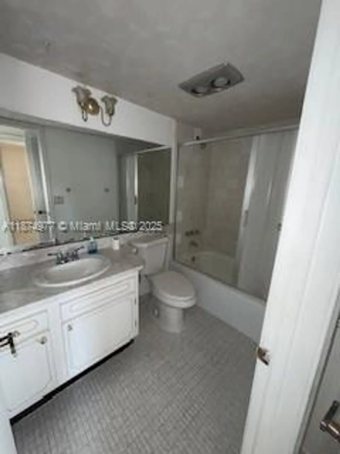 Property Slideshow image 13 of 17 | 300 s hollybrook dr 203, Pembroke Pines, FL, 33025