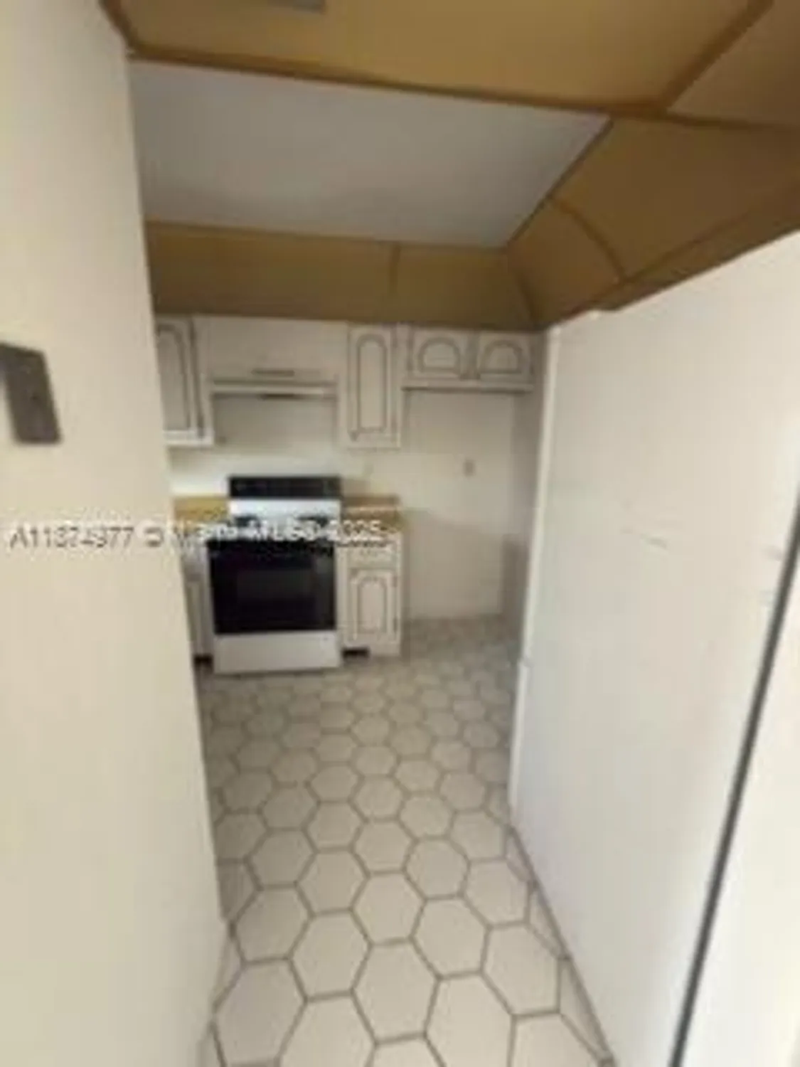 Property Slideshow image 5 of 17 | 300 s hollybrook dr 203, Pembroke Pines, FL, 33025