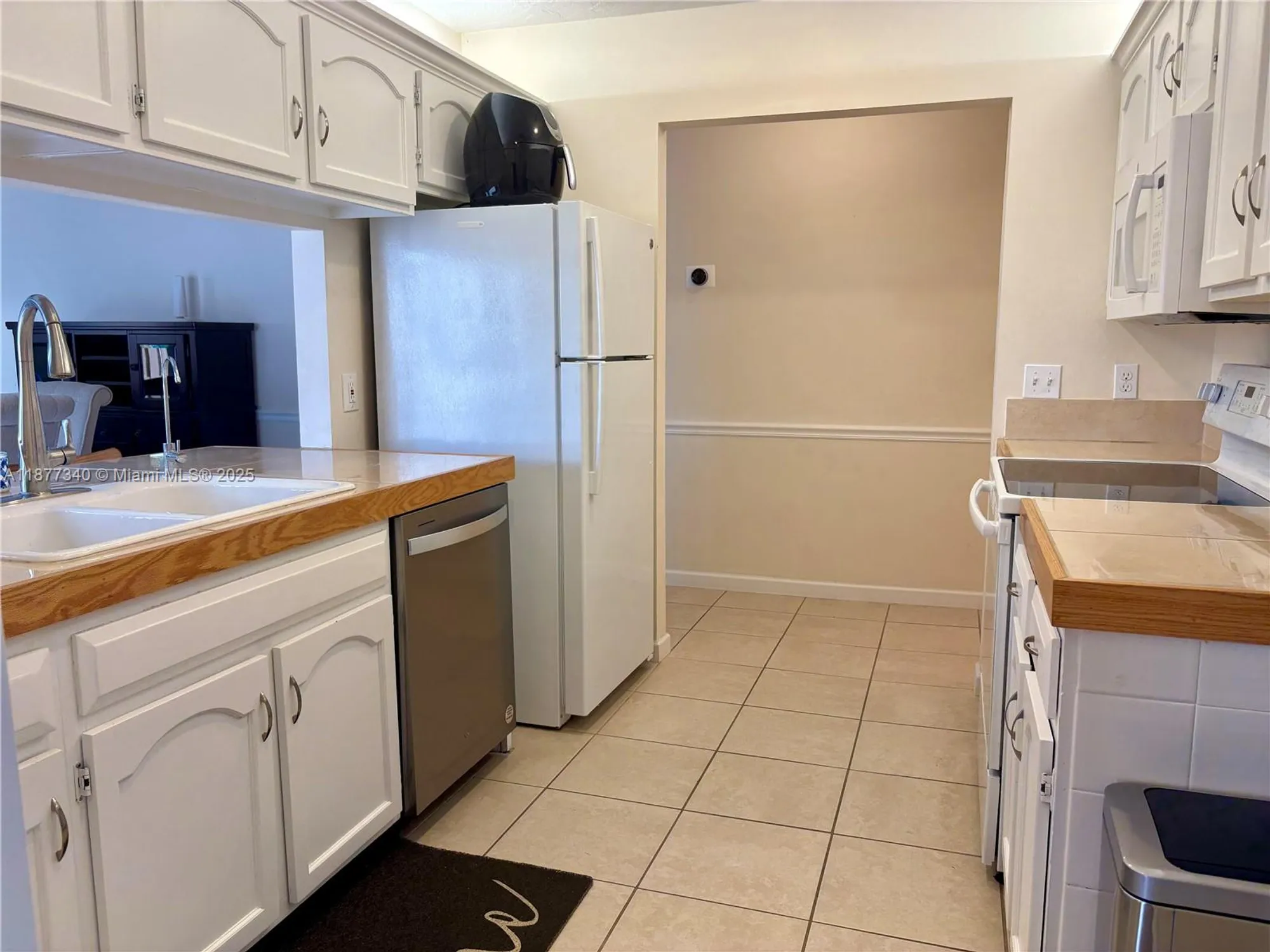 Property Slideshow image 8 of 17 | 2050 sw 24th cir, Boynton Beach, FL, 33426