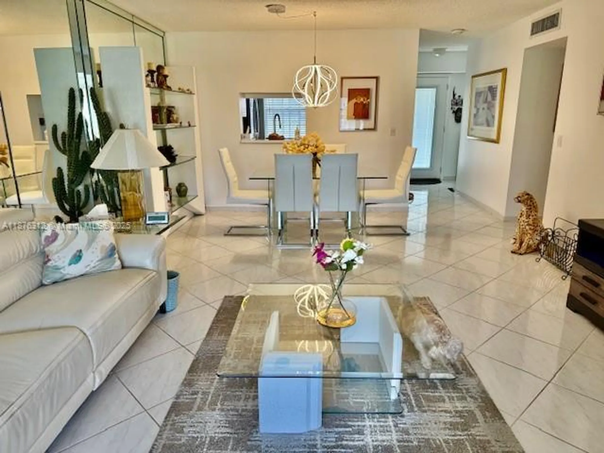 Property Slideshow image 10 of 44 | 1025 se 4th ave 101, Dania Beach, FL, 33004