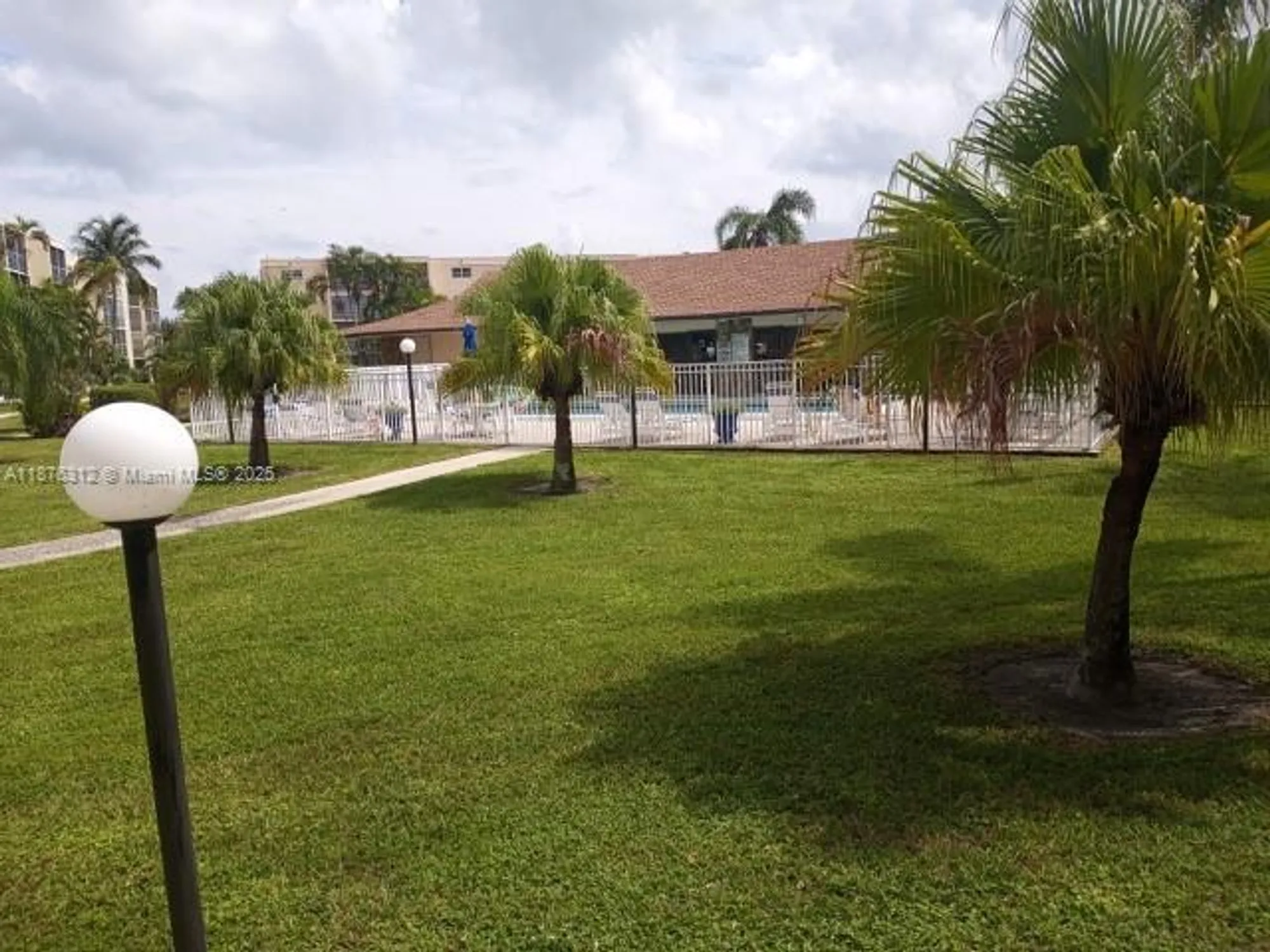 Property Slideshow image 39 of 44 | 1025 se 4th ave 101, Dania Beach, FL, 33004