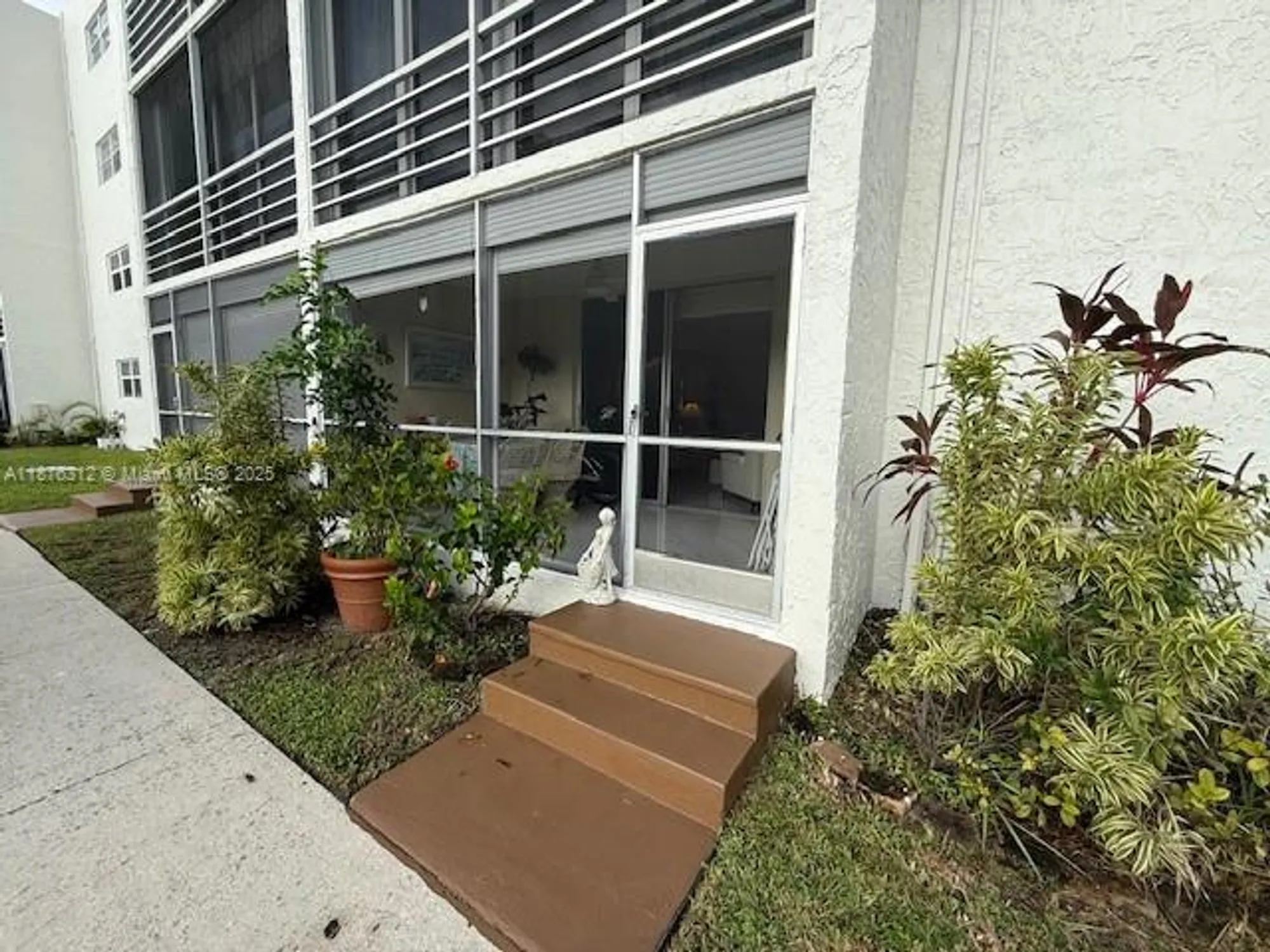 Property Slideshow image 33 of 44 | 1025 se 4th ave 101, Dania Beach, FL, 33004