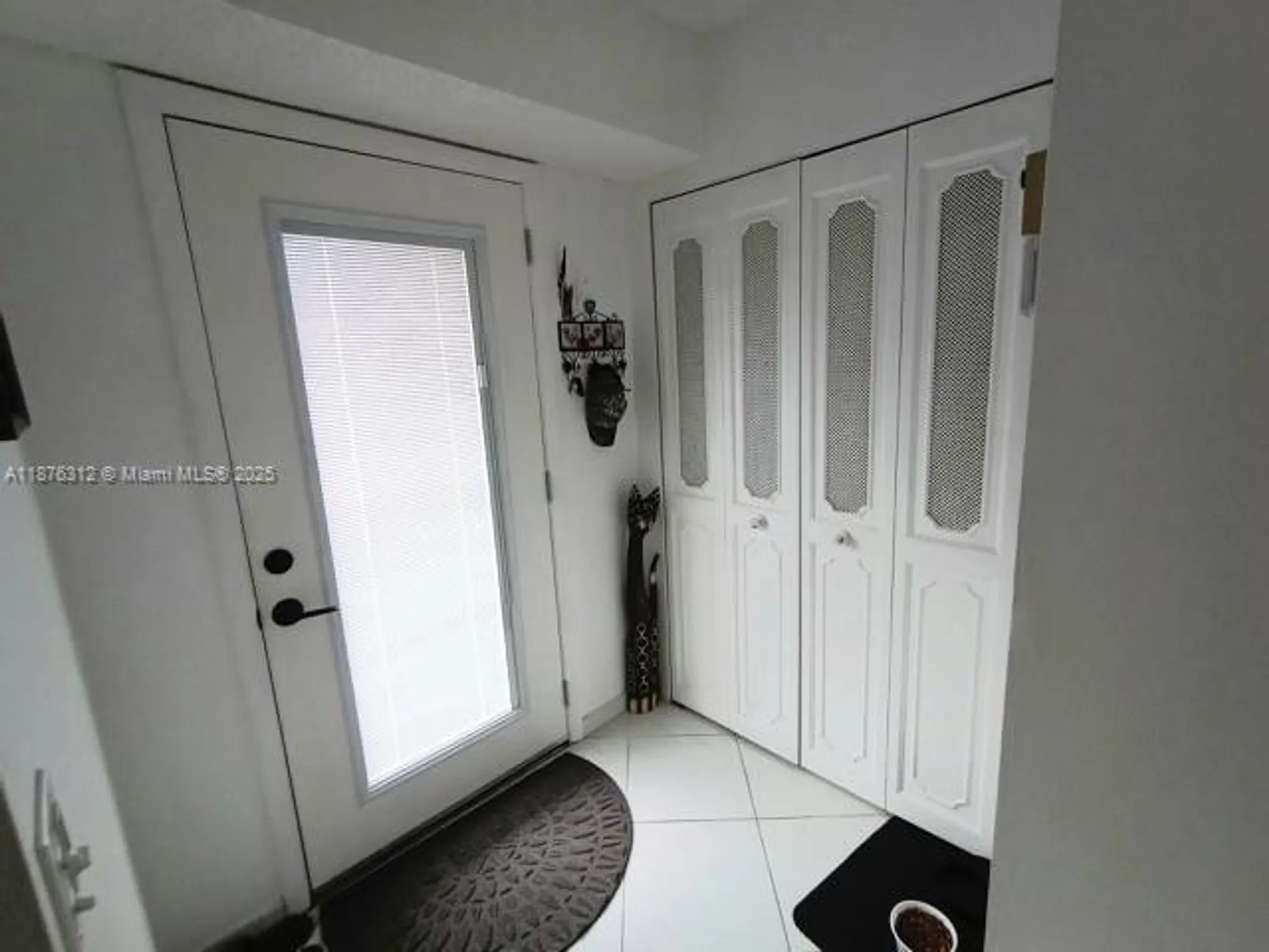 Property Slideshow image 5 of 44 | 1025 se 4th ave 101, Dania Beach, FL, 33004