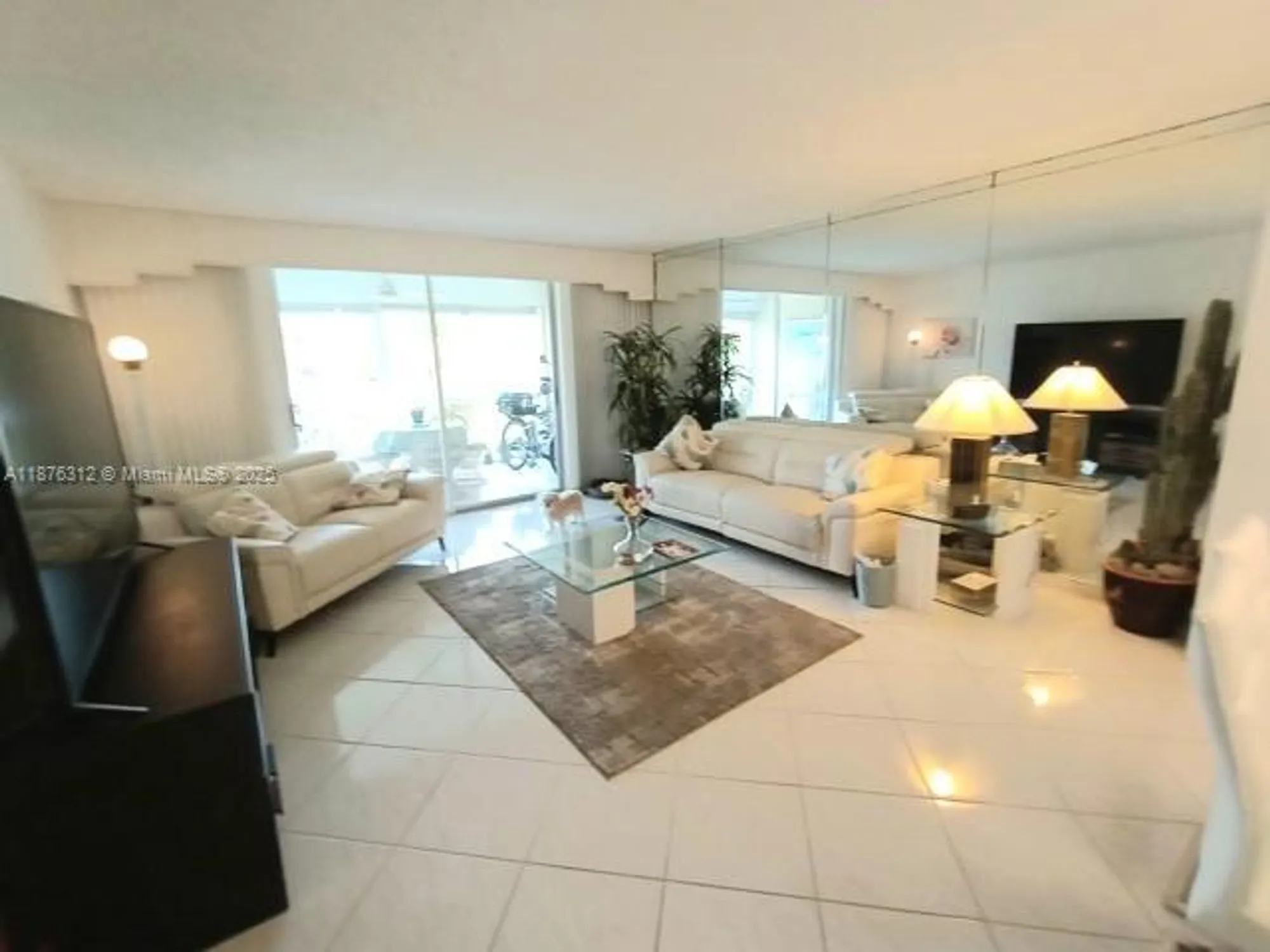 Property Slideshow image 8 of 44 | 1025 se 4th ave 101, Dania Beach, FL, 33004