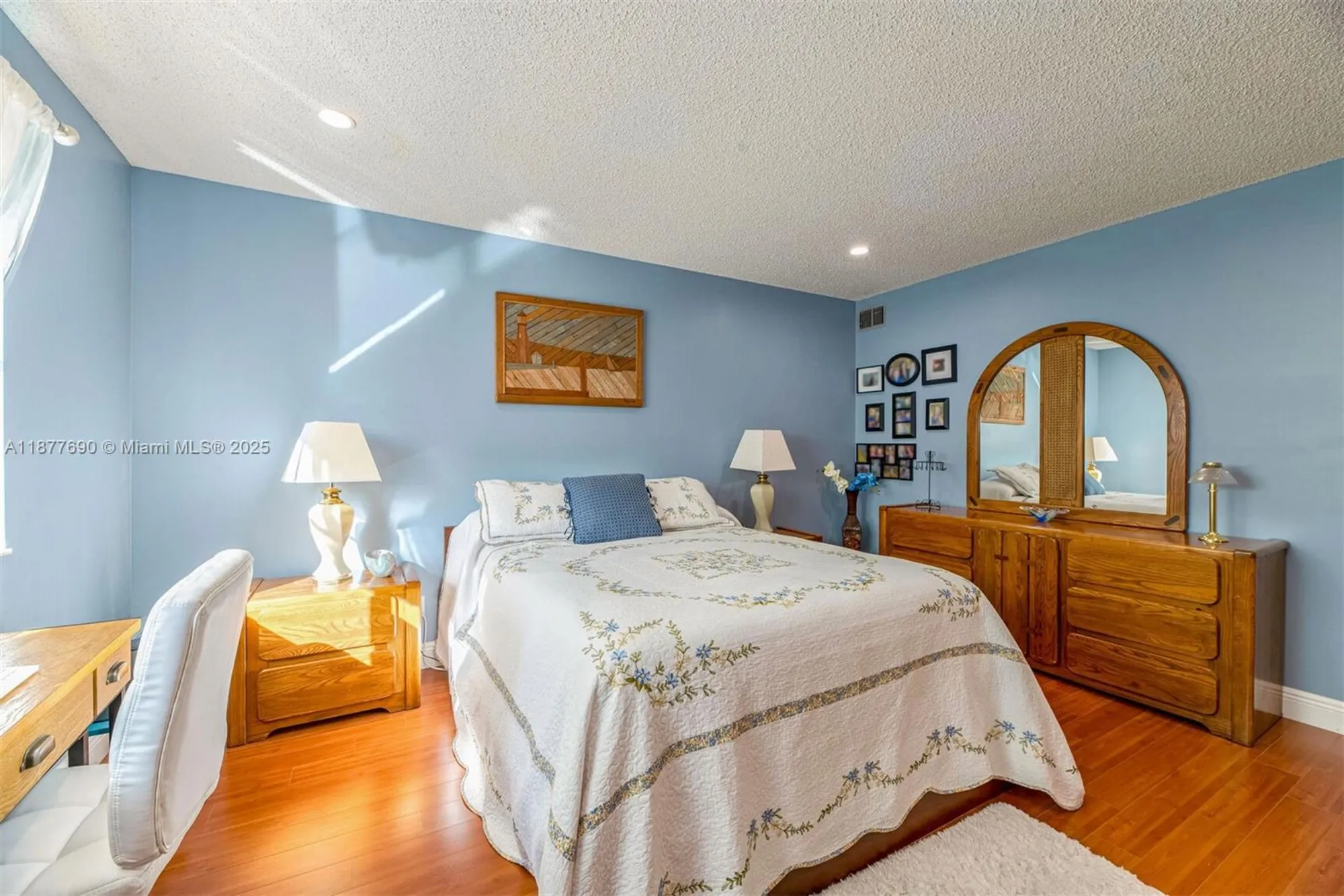 Property Slideshow image 10 of 30 | 4955 e sabal palm blvd apt 305, Tamarac, FL, 33319