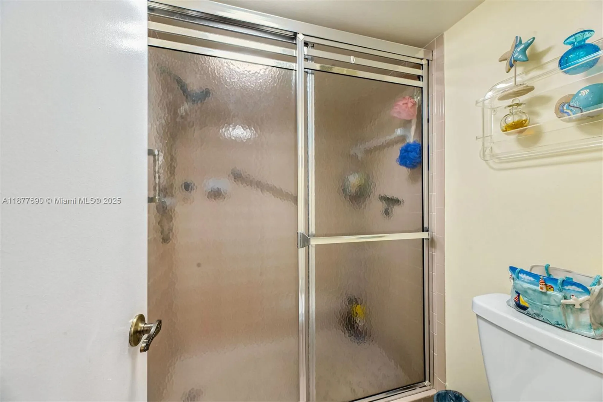 Property Slideshow image 13 of 30 | 4955 e sabal palm blvd apt 305, Tamarac, FL, 33319