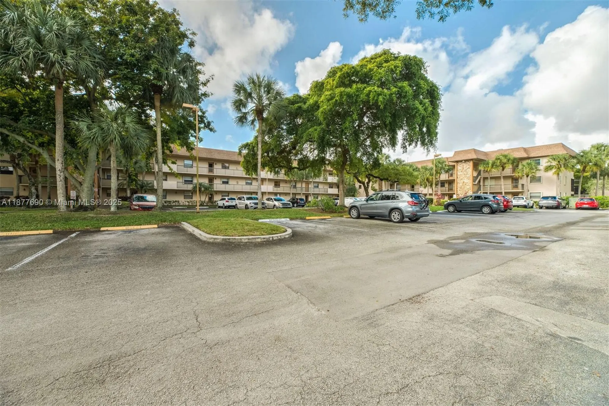 Property Slideshow image 20 of 30 | 4955 e sabal palm blvd apt 305, Tamarac, FL, 33319