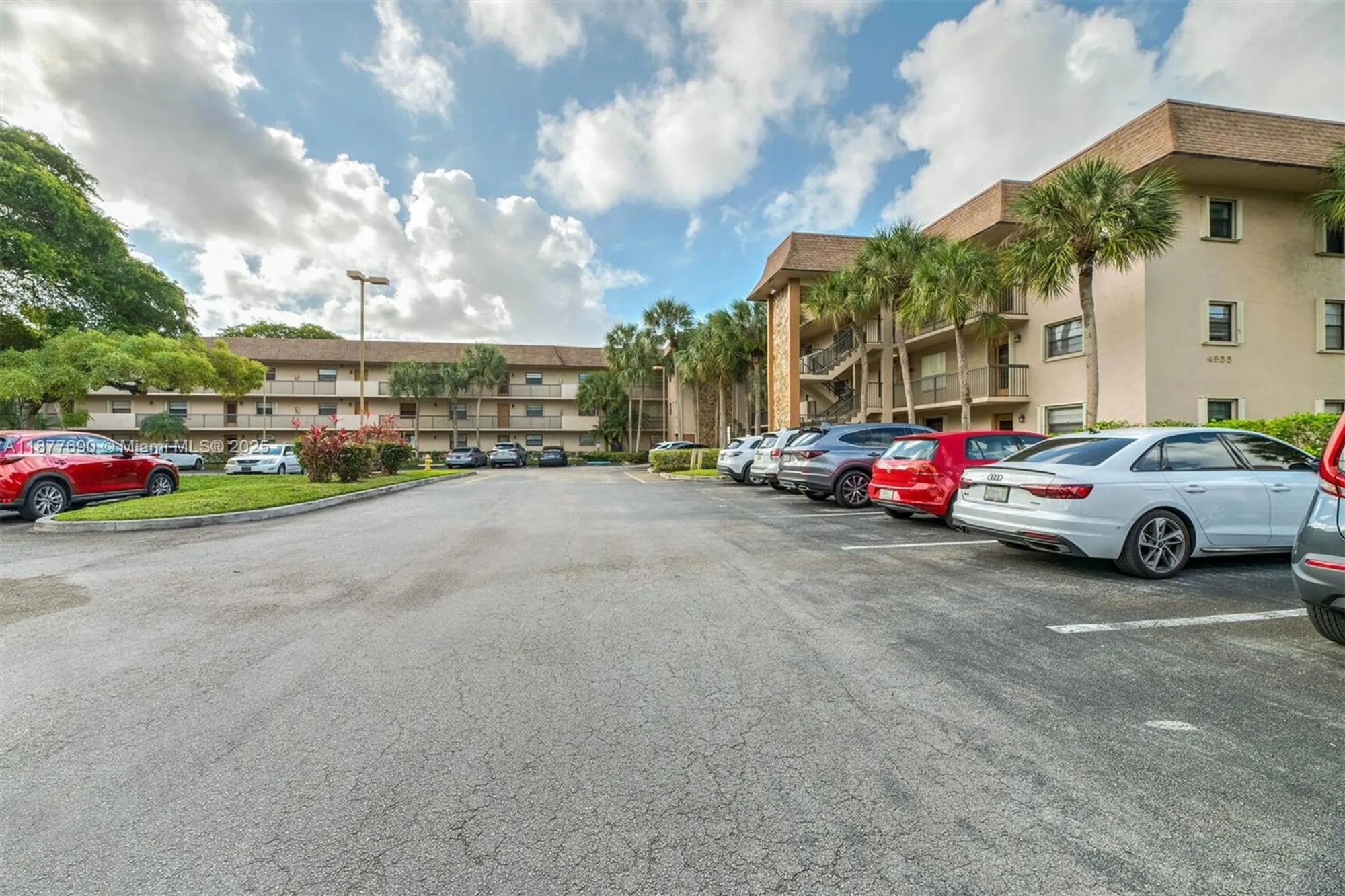 Property Slideshow image 21 of 30 | 4955 e sabal palm blvd apt 305, Tamarac, FL, 33319