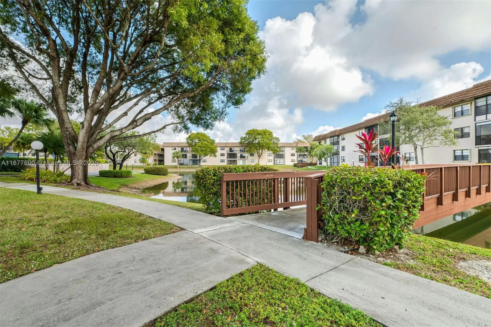 Property Slideshow image 22 of 30 | 4955 e sabal palm blvd apt 305, Tamarac, FL, 33319