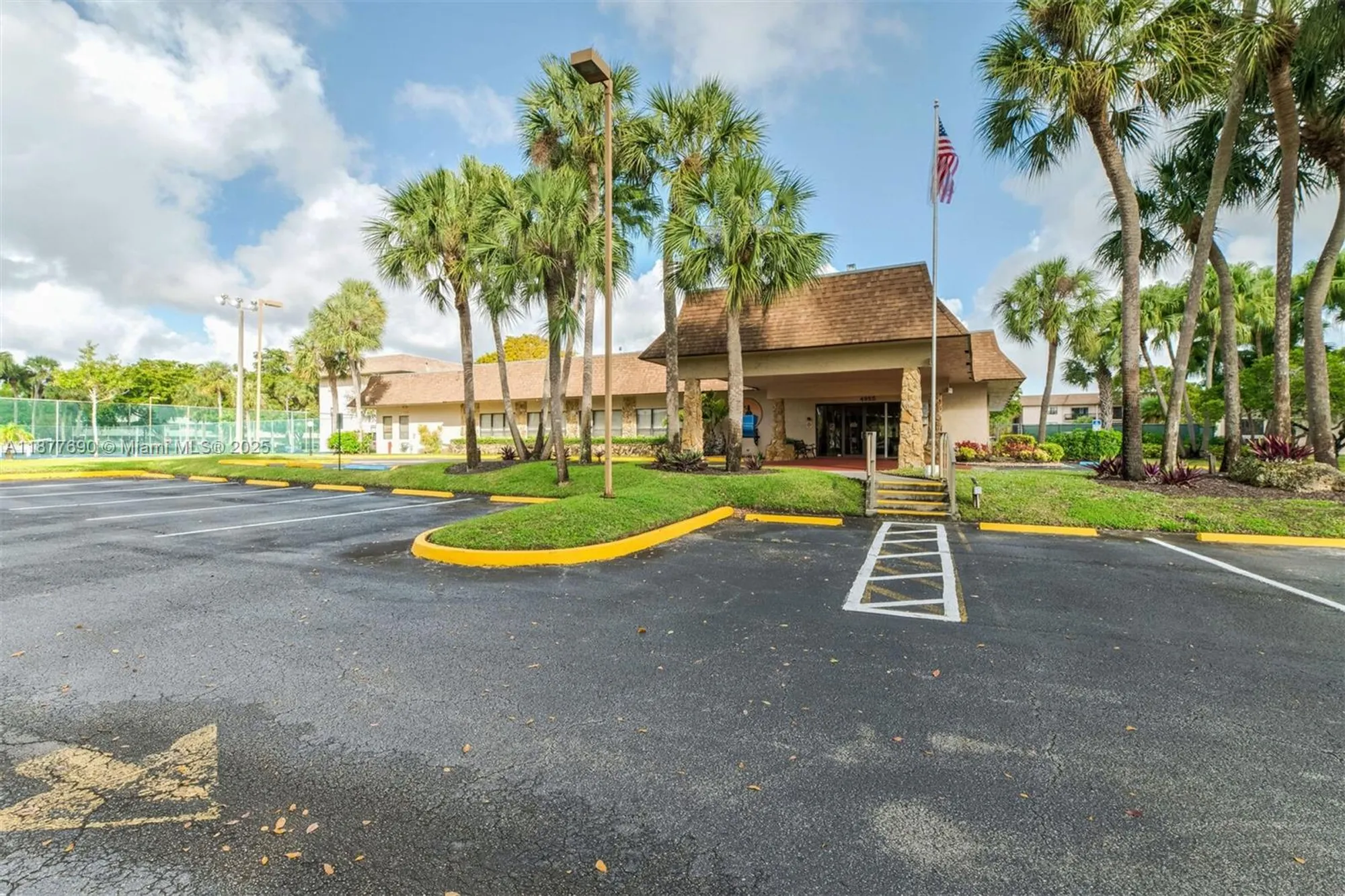 Property Slideshow image 23 of 30 | 4955 e sabal palm blvd apt 305, Tamarac, FL, 33319