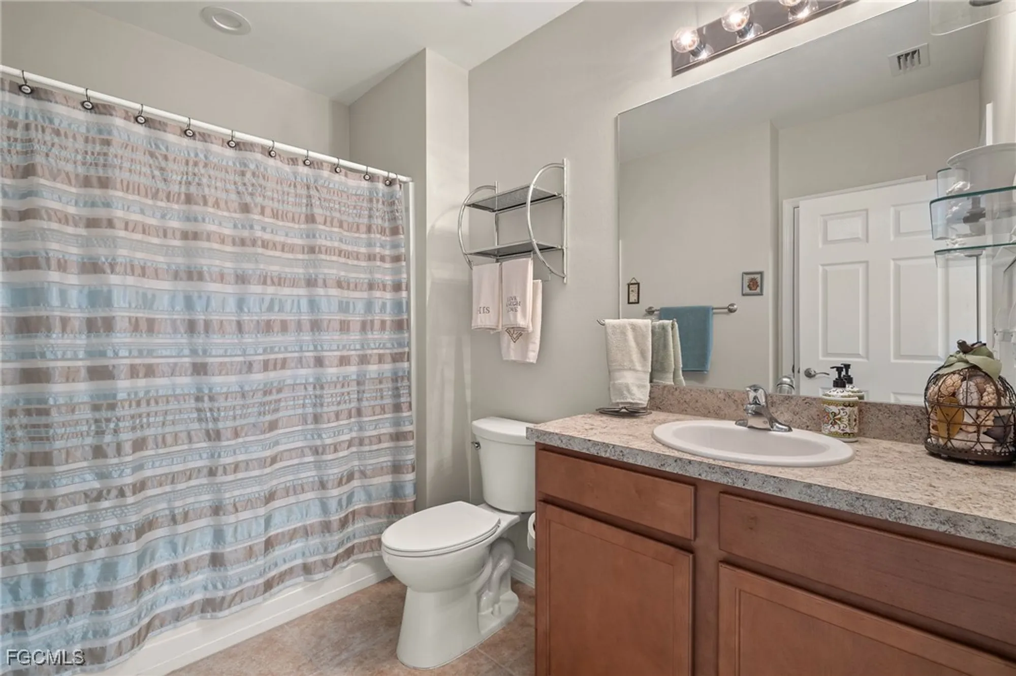 Property Slideshow image 18 of 40 | 15259 yellow wood dr, Alva, FL, 33920