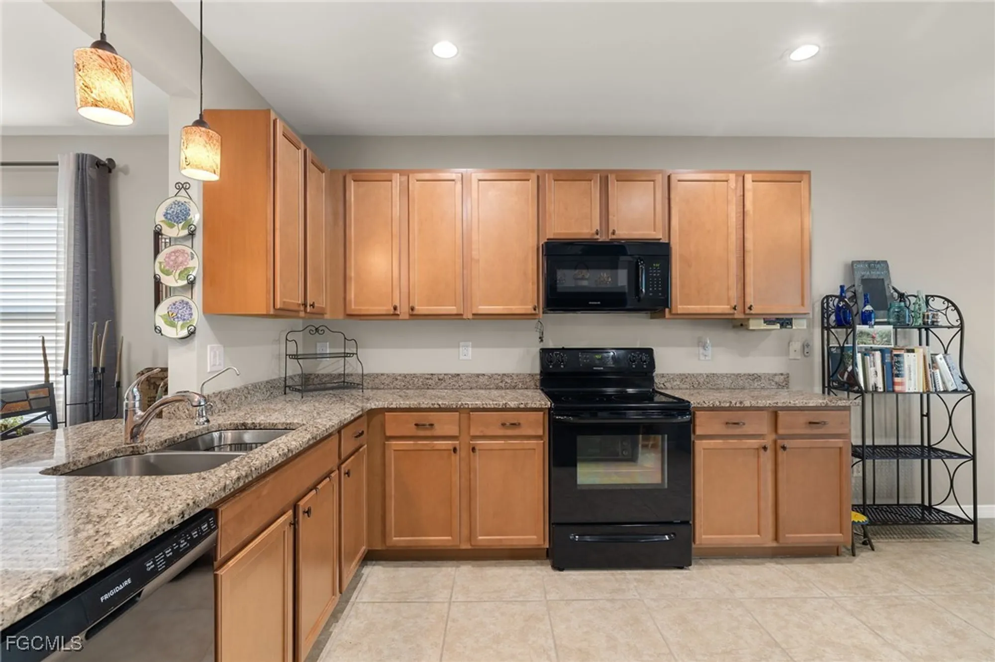 Property Slideshow image 5 of 40 | 15259 yellow wood dr, Alva, FL, 33920