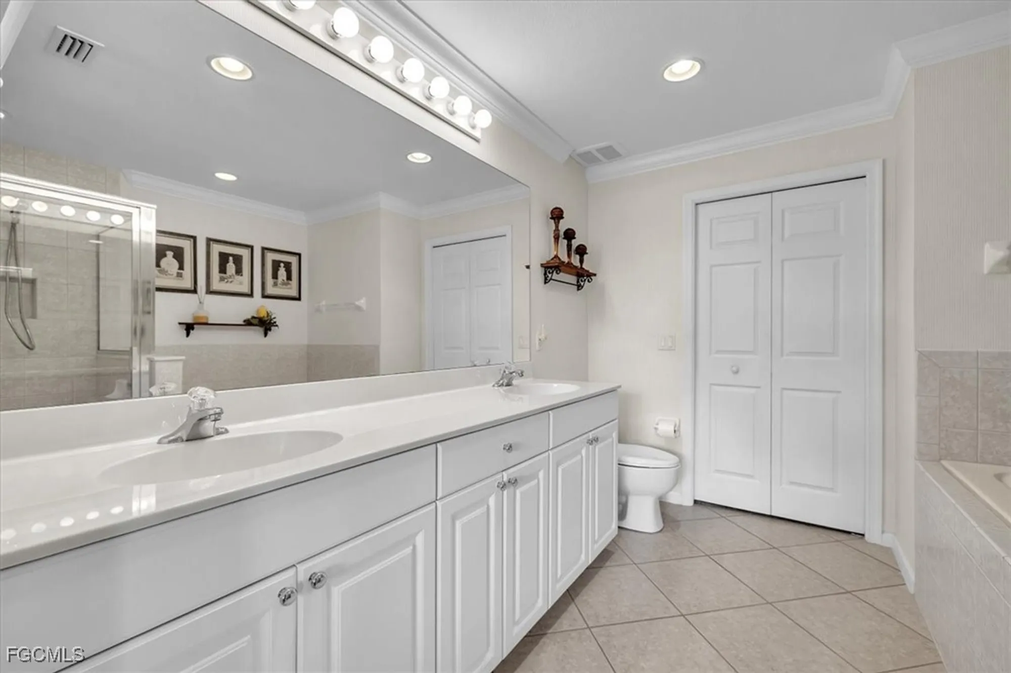 Property Slideshow image 25 of 50 | 3110 meandering way 101, Fort Myers, FL, 33905