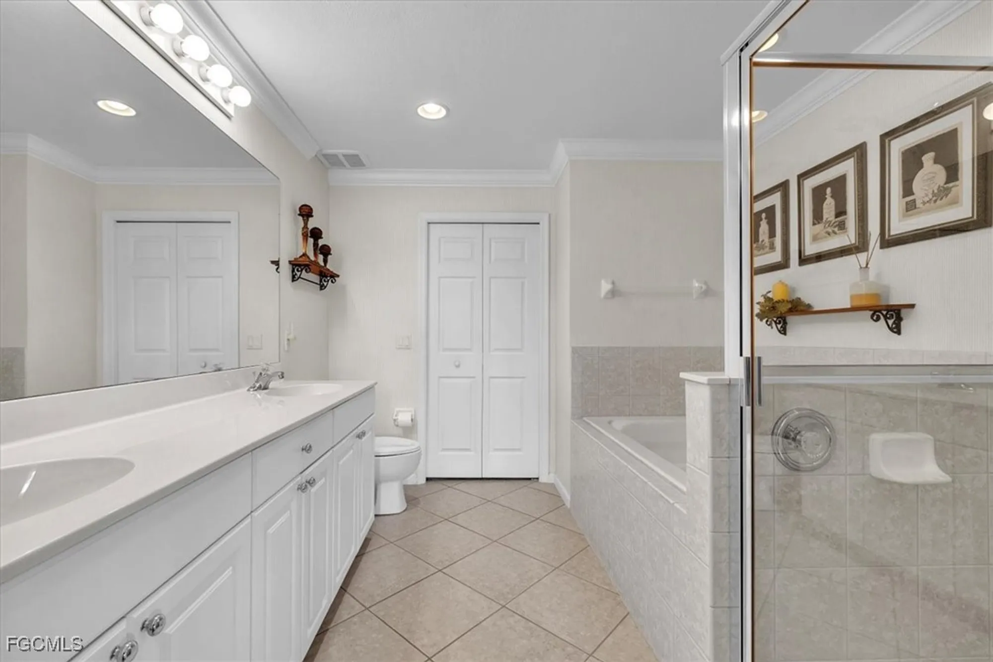 Property Slideshow image 26 of 50 | 3110 meandering way 101, Fort Myers, FL, 33905