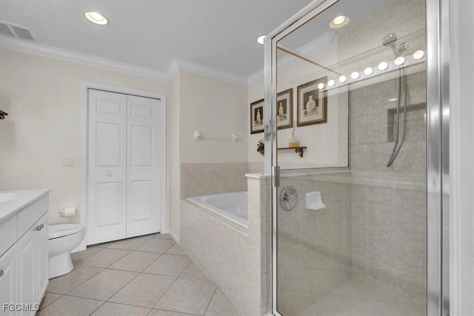 Property Slideshow image 27 of 50 | 3110 meandering way 101, Fort Myers, FL, 33905