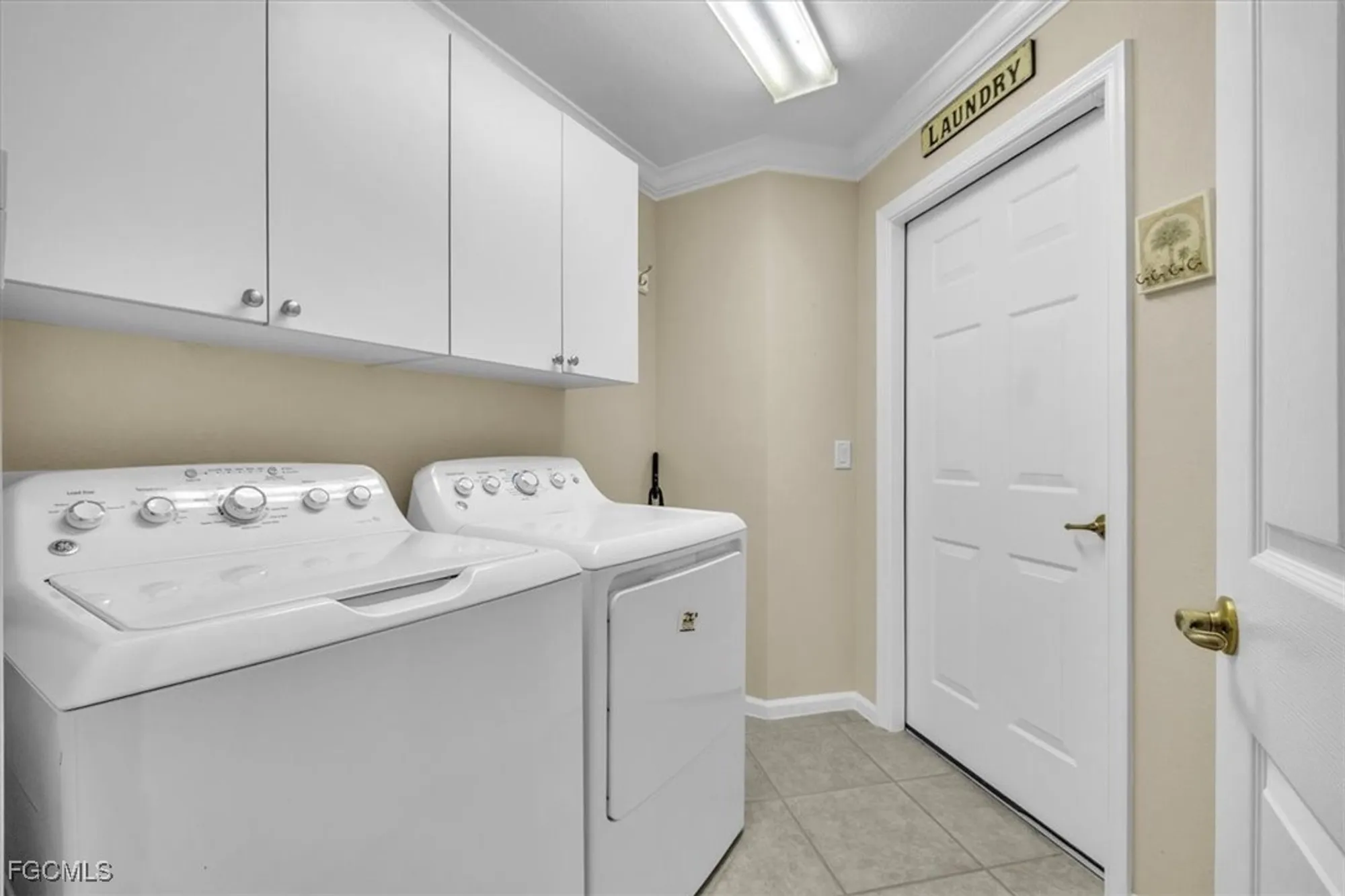 Property Slideshow image 38 of 50 | 3110 meandering way 101, Fort Myers, FL, 33905