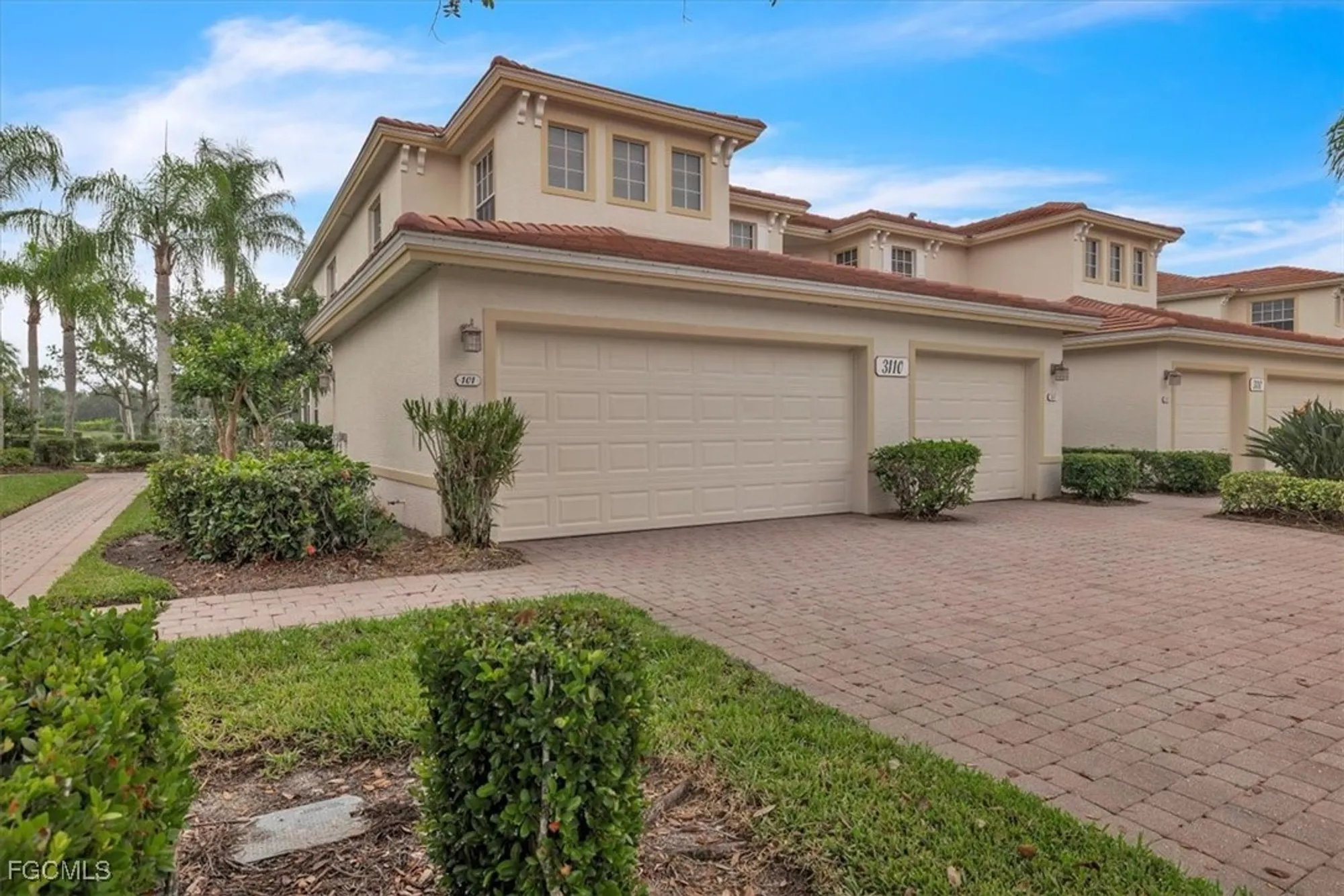 Property Slideshow image 3 of 50 | 3110 meandering way 101, Fort Myers, FL, 33905