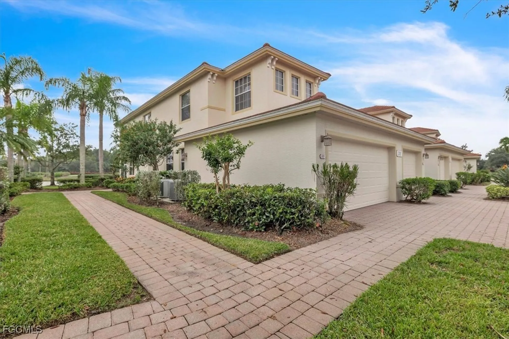 Property Slideshow image 4 of 50 | 3110 meandering way 101, Fort Myers, FL, 33905