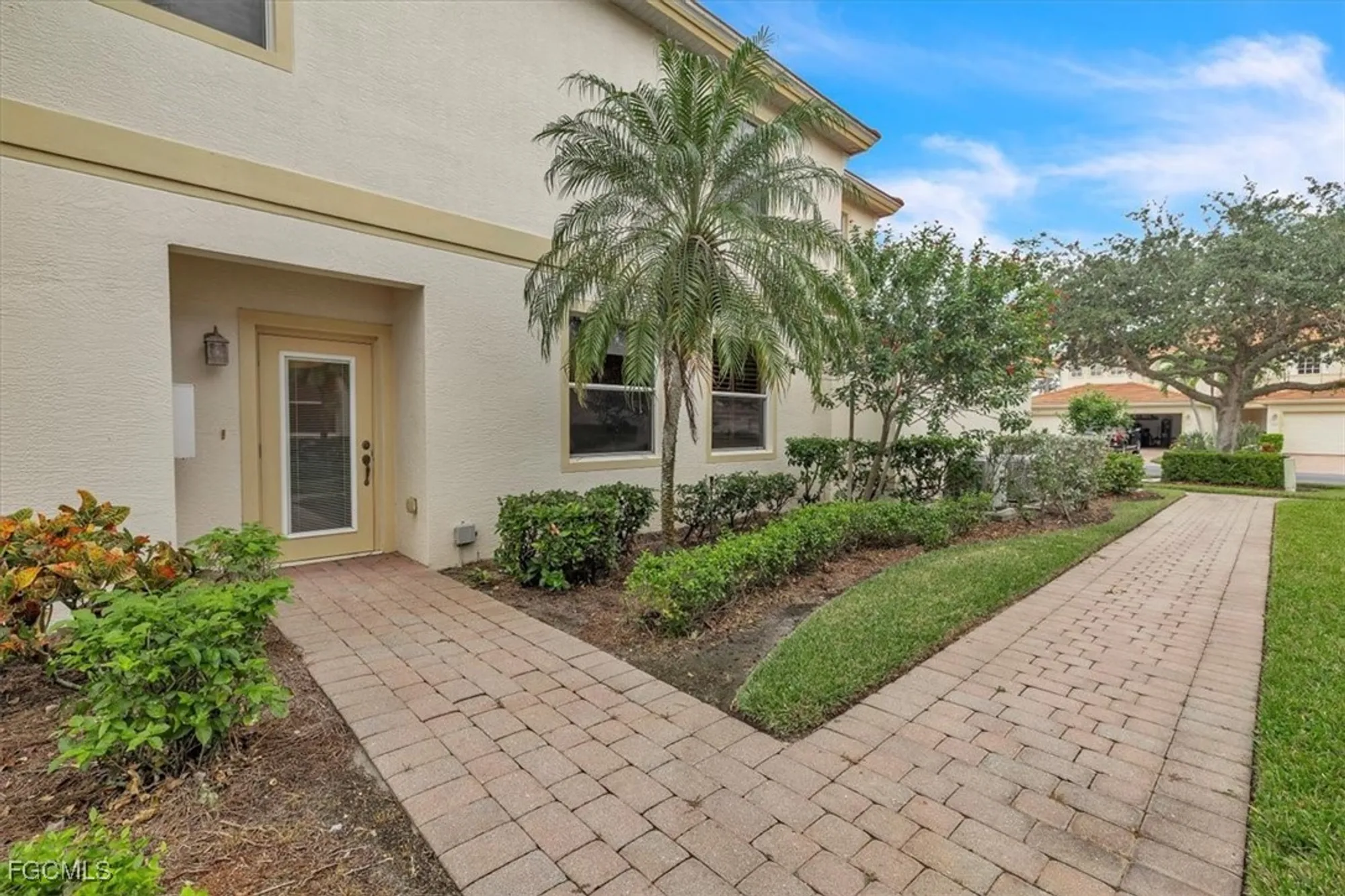 Property Slideshow image 5 of 50 | 3110 meandering way 101, Fort Myers, FL, 33905