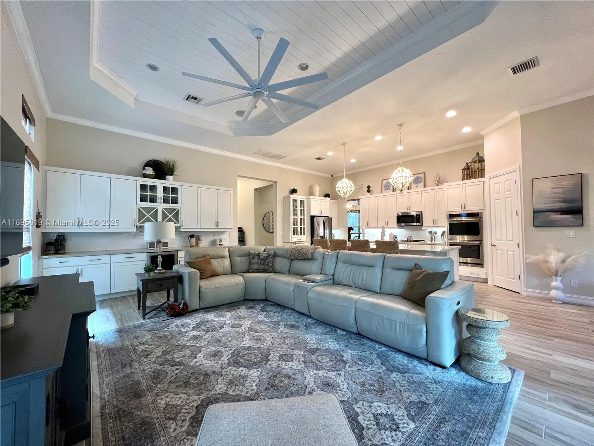 Property Slideshow image 14 of 45 | 11985 kalmar cir, Parkland, FL, 33076