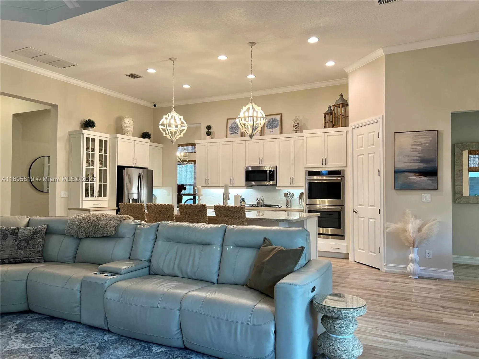 Property Slideshow image 12 of 45 | 11985 kalmar cir, Parkland, FL, 33076
