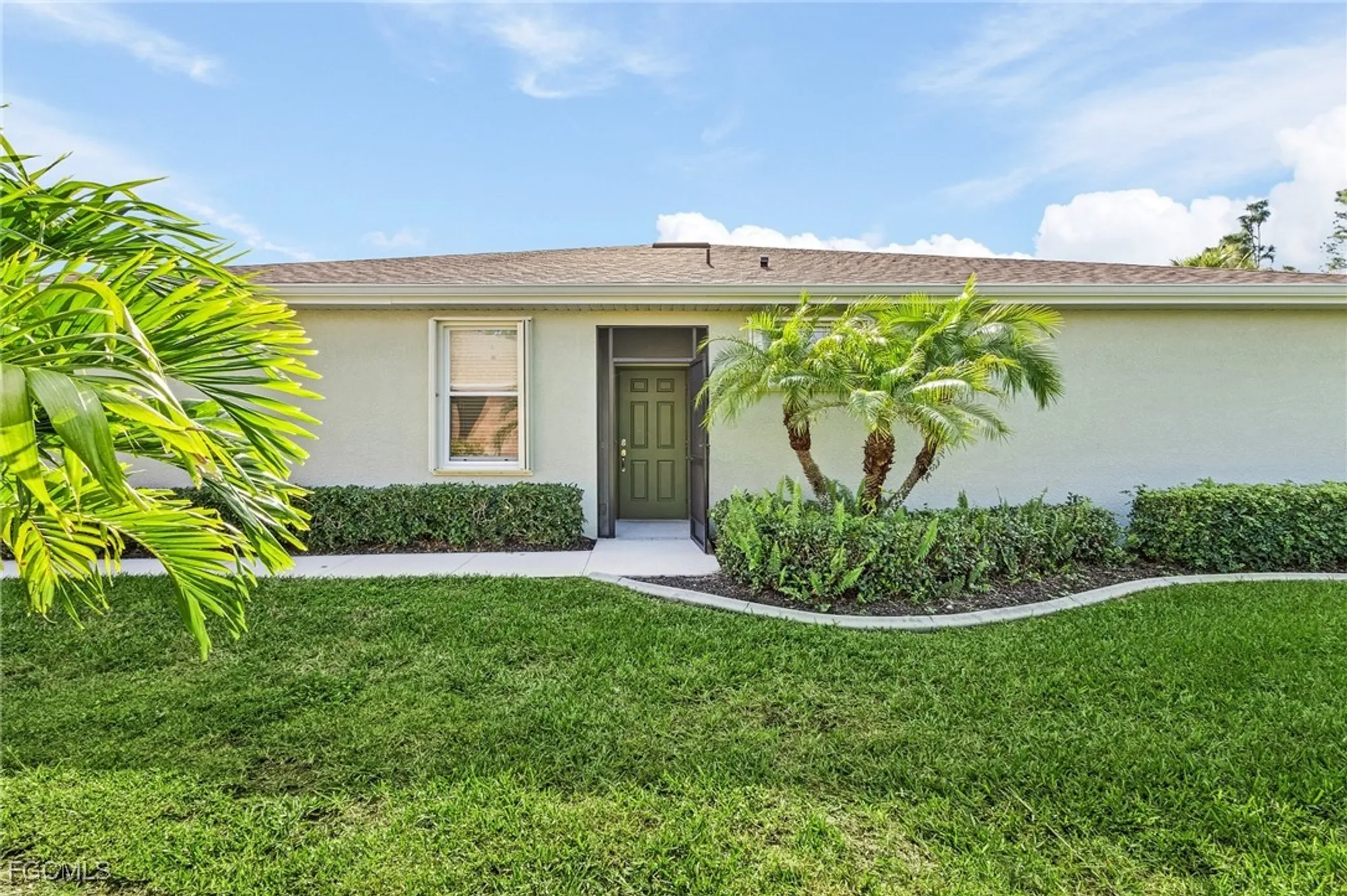 Property Slideshow image 19 of 30 | 3121 redstone cir, North Fort Myers, FL, 33917