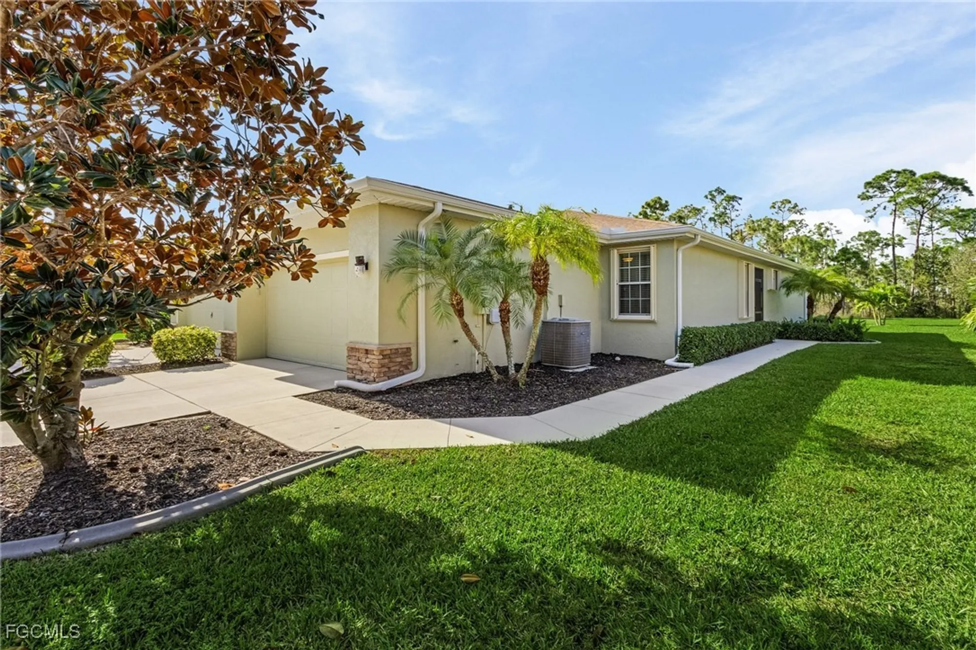 Property Slideshow image 20 of 30 | 3121 redstone cir, North Fort Myers, FL, 33917