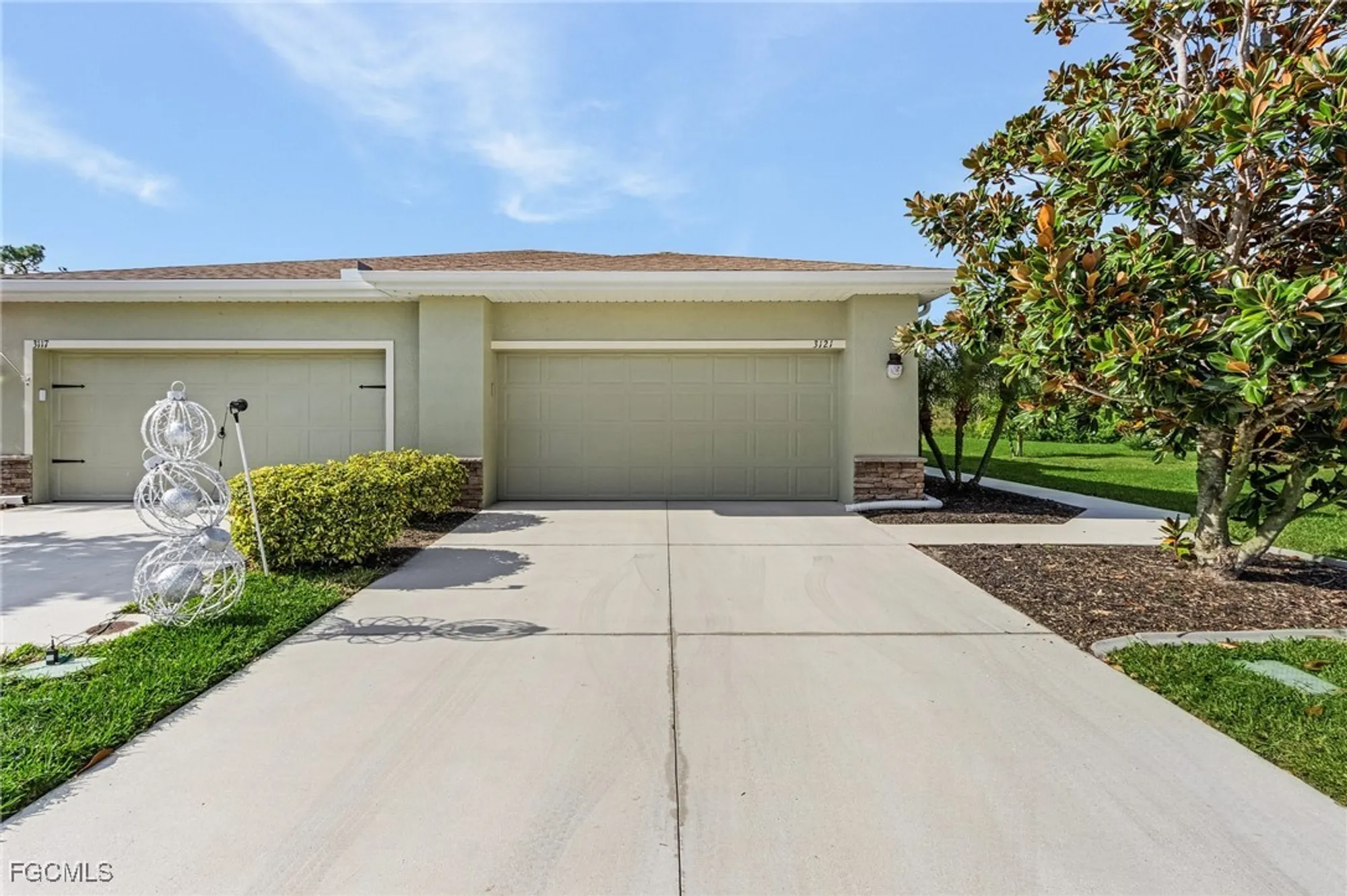 Property Slideshow image 21 of 30 | 3121 redstone cir, North Fort Myers, FL, 33917