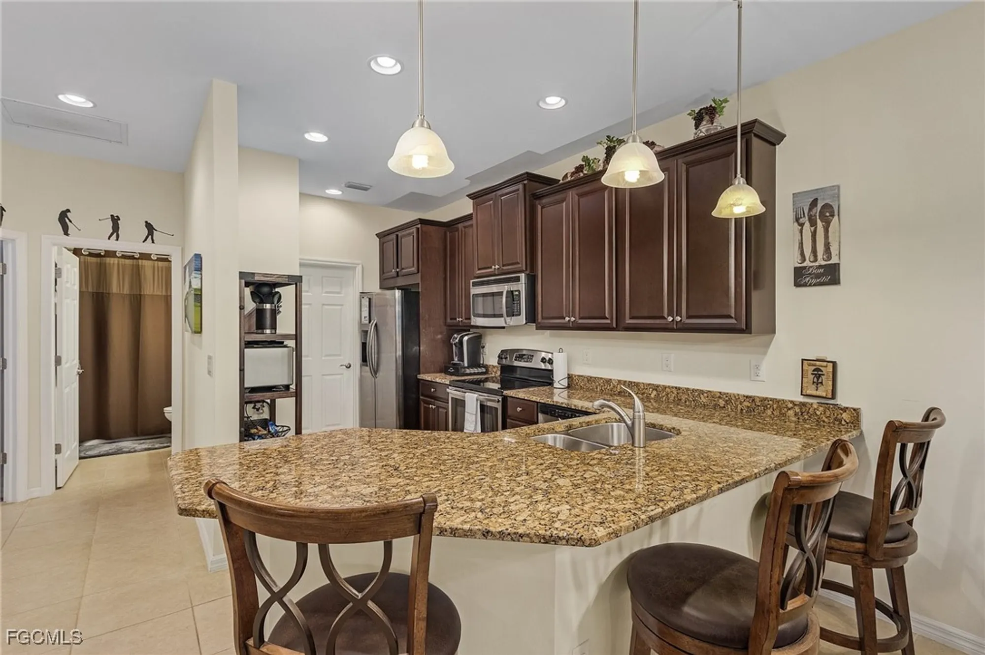 Property Slideshow image 4 of 30 | 3121 redstone cir, North Fort Myers, FL, 33917