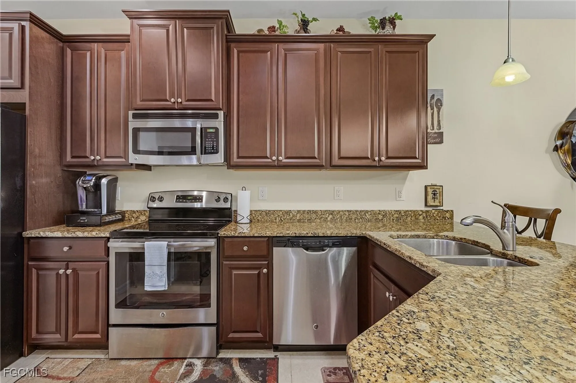Property Slideshow image 5 of 30 | 3121 redstone cir, North Fort Myers, FL, 33917