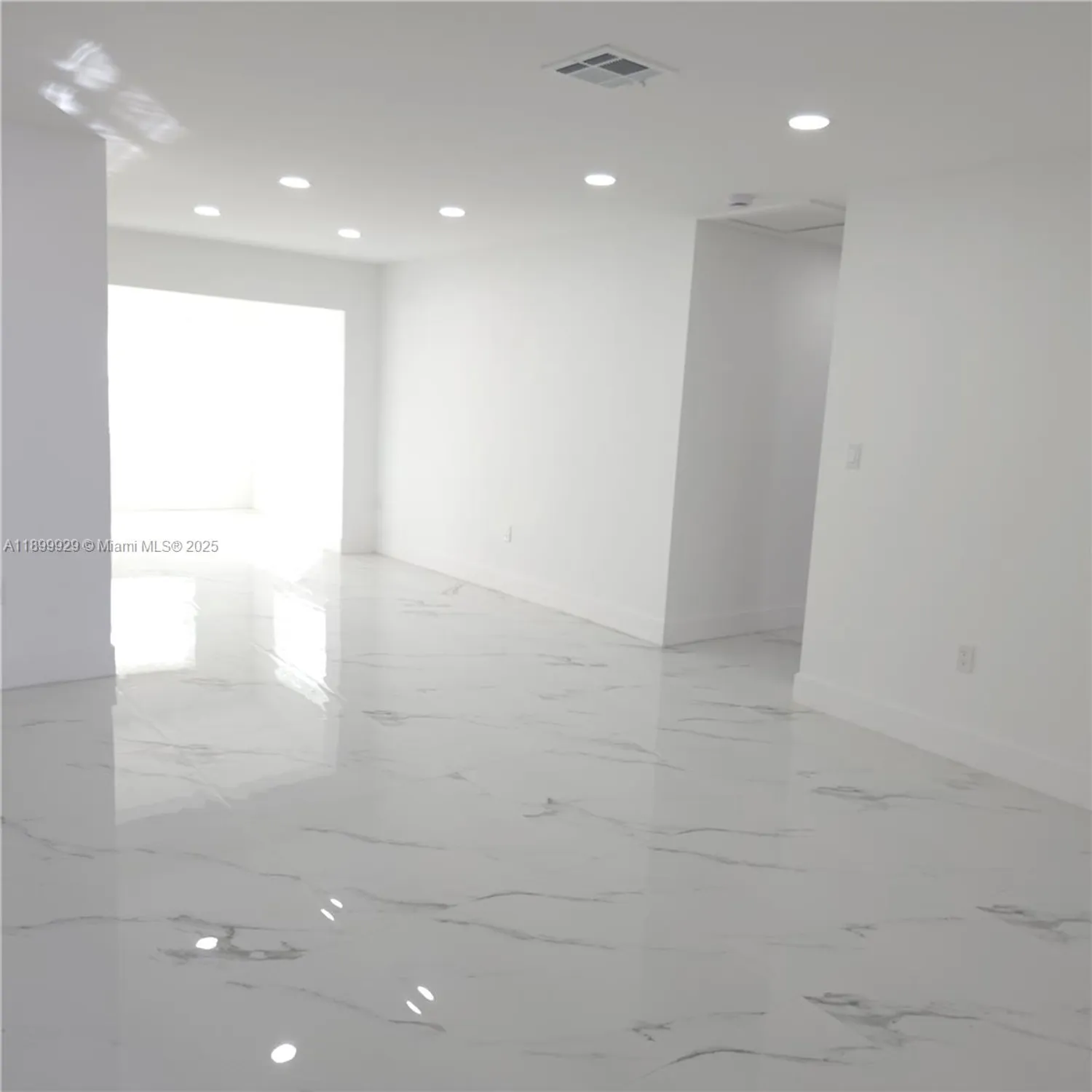 Property Slideshow image 11 of 25 | 4404 nw 46th way, Tamarac, FL, 33319