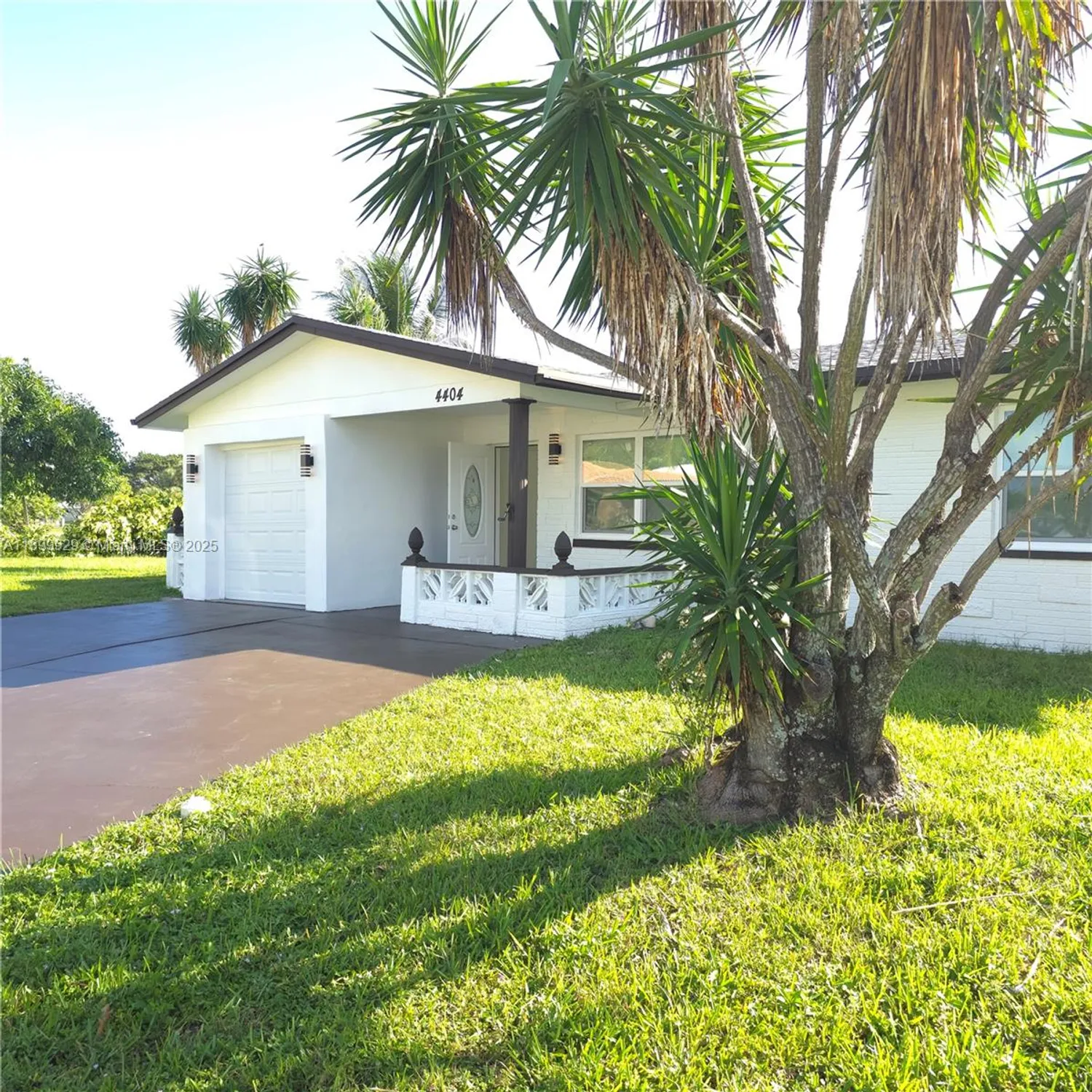 Property Slideshow image 2 of 5 | 4404 nw 46th way, Tamarac, FL, 33319